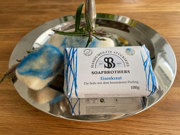Soapbrothers Handseife Naturkosmetik Bio Seife mit Filzmantel - Bis zu 4-mal ergiebiger als herkömmliche Stückseifen in nachhaltiger Verpackung - Eisenkraut/Verbene 100g, 1-tlg., FSC zertifiziert, Naturkosmetik