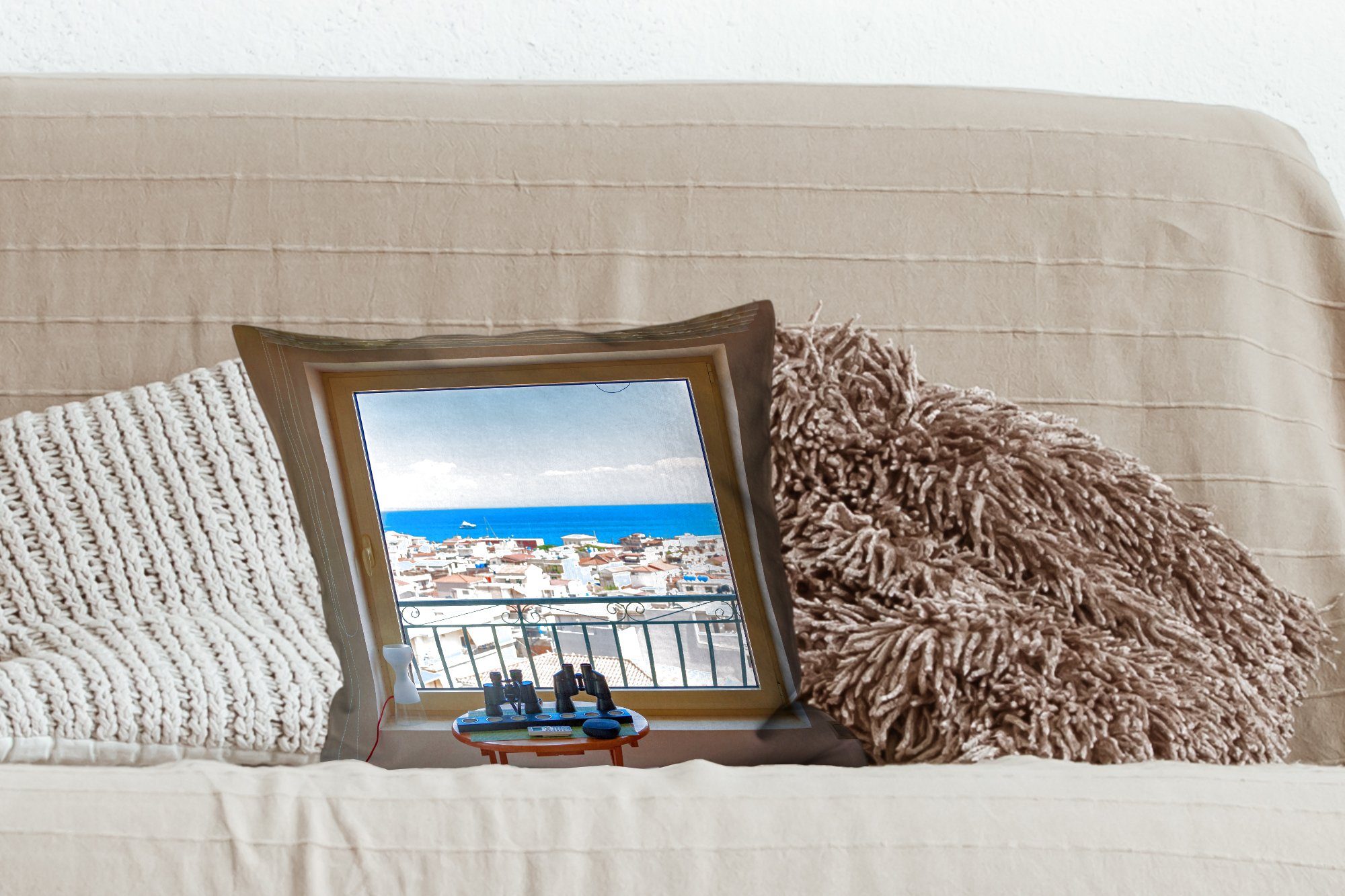 MuchoWow Dekokissen Meerblick Schlafzimmer, Griechenland, für Sofakissen Fenster Zierkissen mit Deko, einem in aus Wohzimmer, Füllung