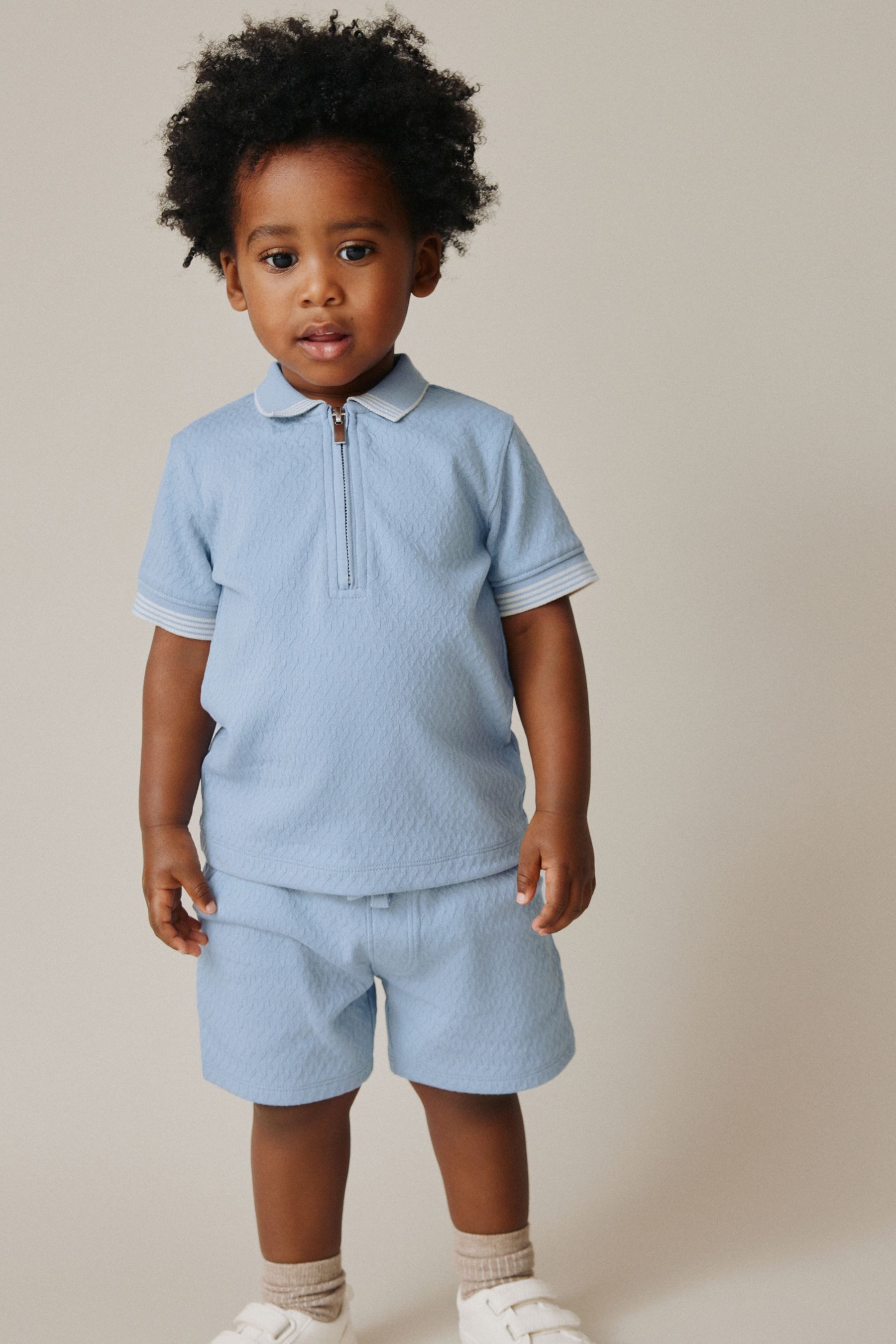 Next Shirt & Shorts Kurzarm-Polohemd mit Reißverschluss und Shorts (2-tlg)