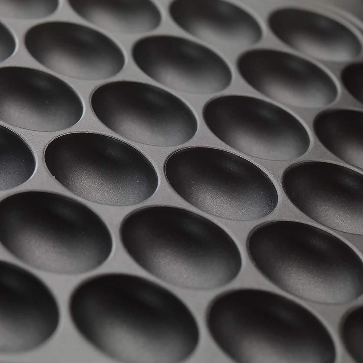 TREBS Waffeleisen 99361, 1000 W, Bubble Waffle Maker, Antihaftbeschichtung, kompaktes Design