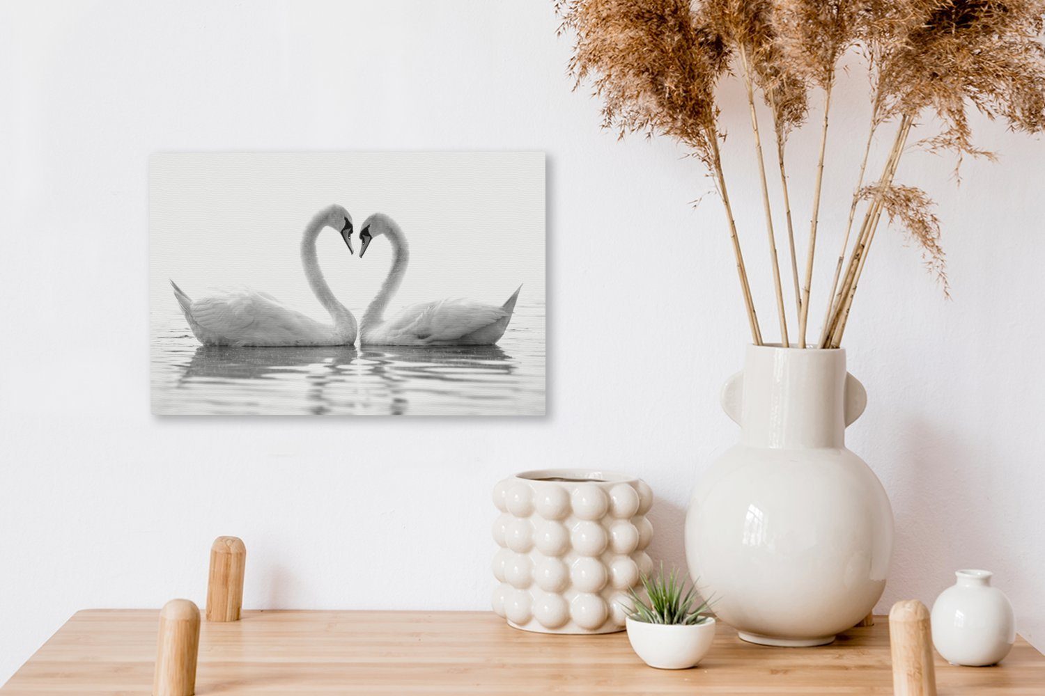 OneMillionCanvasses® Leinwandbild Zwei 30x20 Aufhängefertig, Schwäne Wandbild und ein cm - Leinwandbilder, bilden weiß, Herz St), (1 schwarz Wanddeko