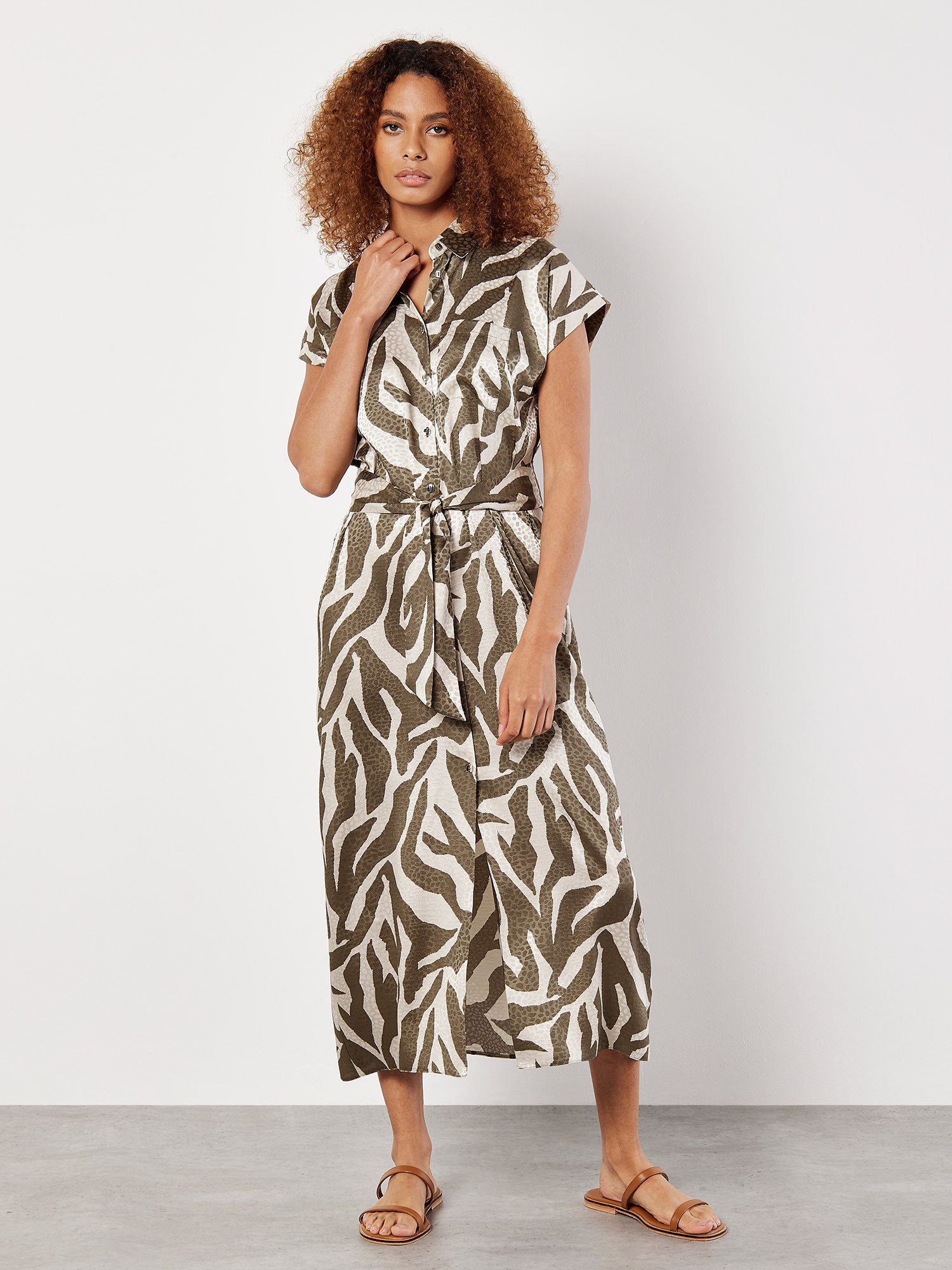 Apricot Hemdblusenkleid Midikleid aus strukturiertem Satin, günstig online kaufen