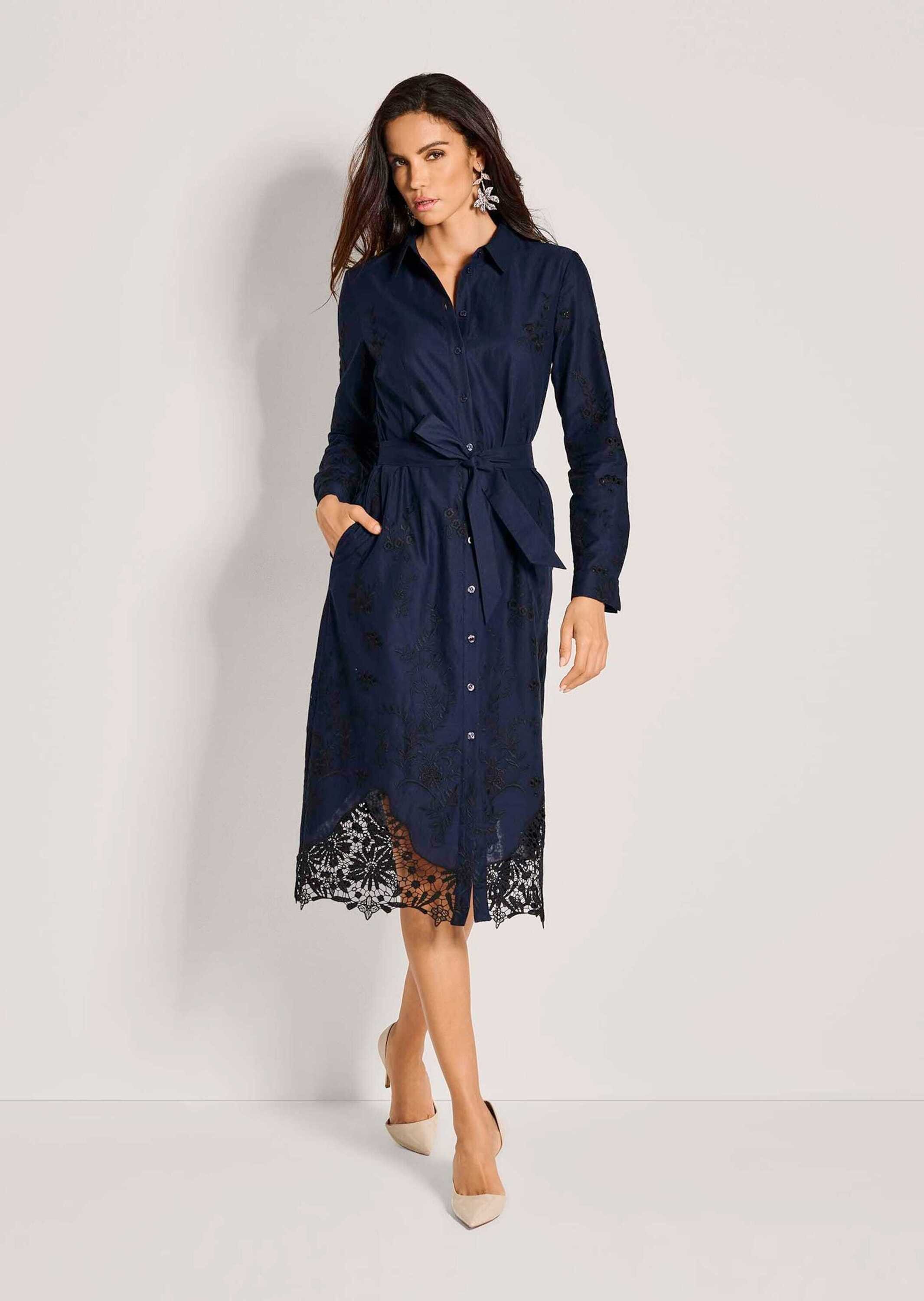 MADELEINE Maxikleid Baumwollkleid mit Spitze Midikleid mit Hemdkragen, Knopfleiste, Taschen, Knielänge und Langarm