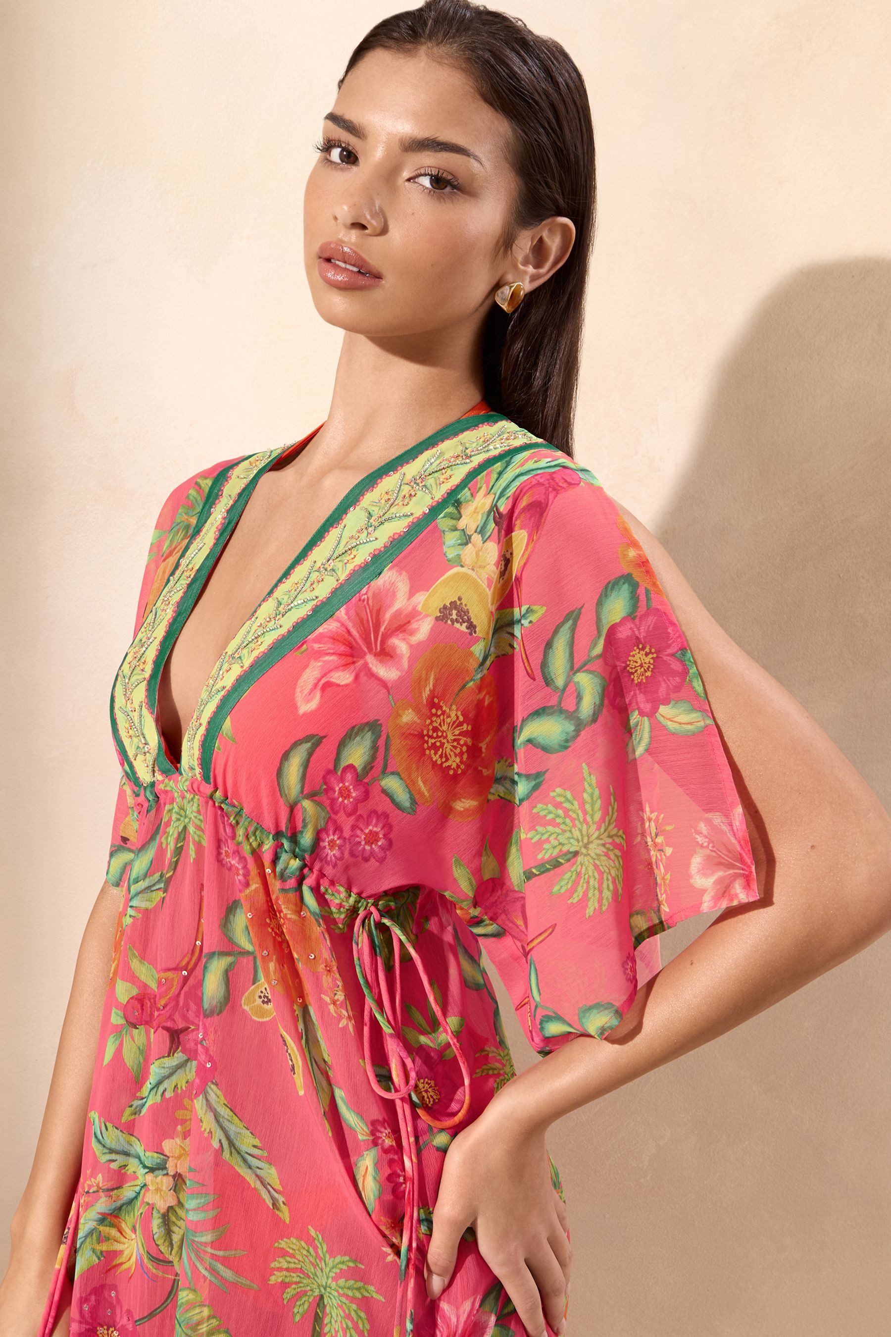 LIPSY Strandkleid Lipsy Chelsea Maxi-Kaftan mit China-Print (1-tlg)