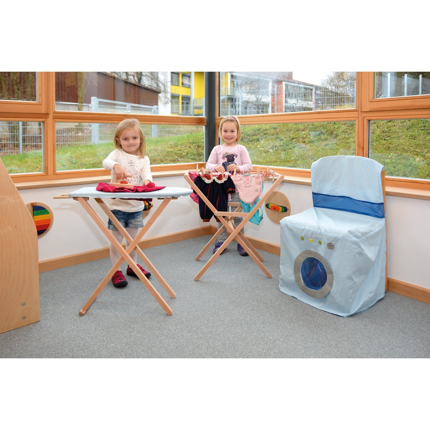 EDUPLAY Lernspielzeug Bügelbrett mit Bügeleisen und Bezug, 62 x 70 x 23 cm (0-St)