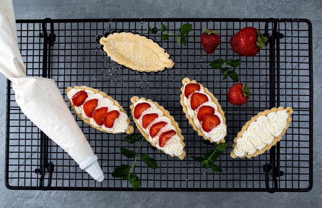 Schneider GmbH Backform 12 x Schiffchen oval gewellt Stahl für Desserts-Tartes-Petit Fours – Bild 2 von 3