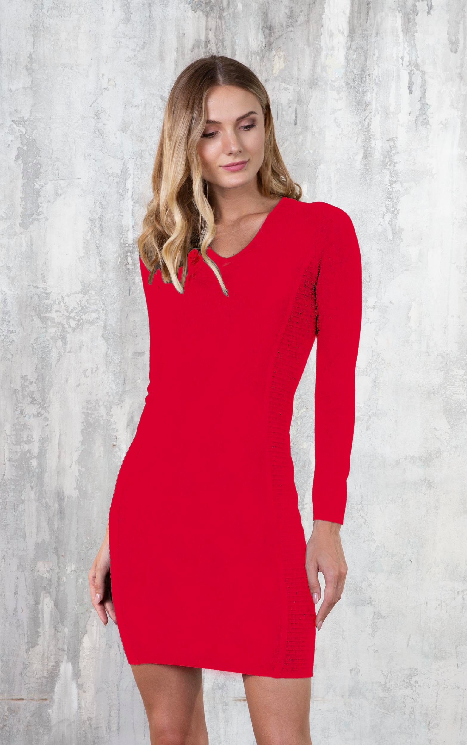 Strickkleid elegant und langärmlig mit Details an den Seiten