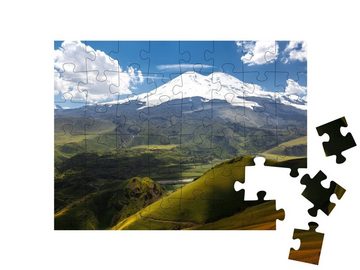 puzzleYOU Puzzle Grüne Hügel am Elbrus, Nordkaukasus, Russland, 48 Puzzleteile, puzzleYOU-Kollektionen Seven Summits