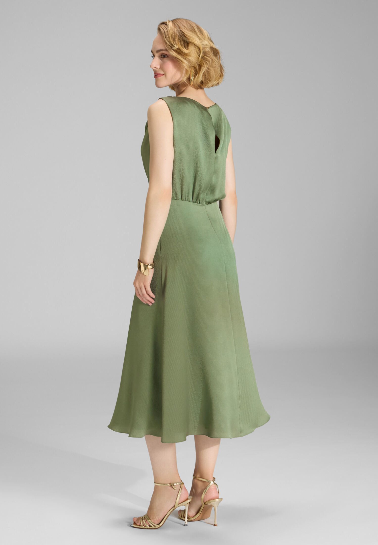 SWING Cocktailkleid Taillierter Schnitt mit fließendem Rockteil günstig online kaufen