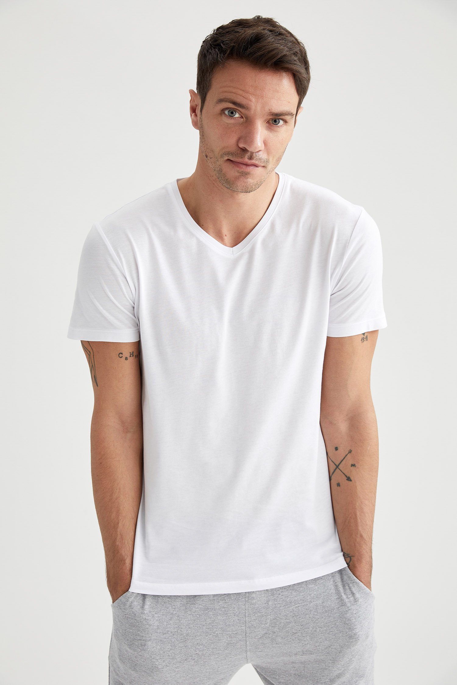 Herren Shirts DeFacto T-Shirt Herren T-shirt SLIM FIT V NECK