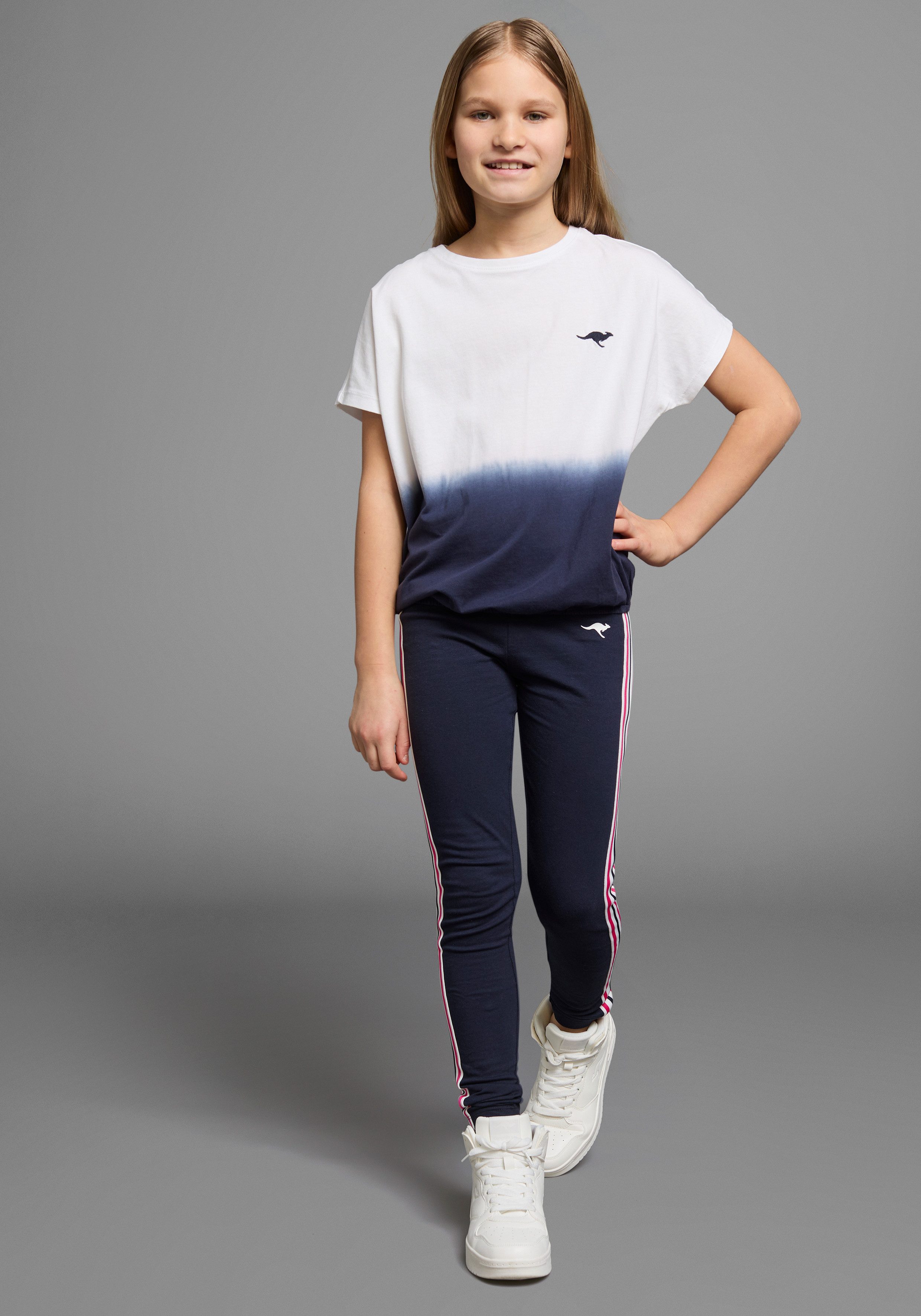 KangaROOS T-Shirt mit Farbverlauf und Logodruck Kurzarm, weite Fledermausärmel, modisches Batikmuster – Bild 5 von 5