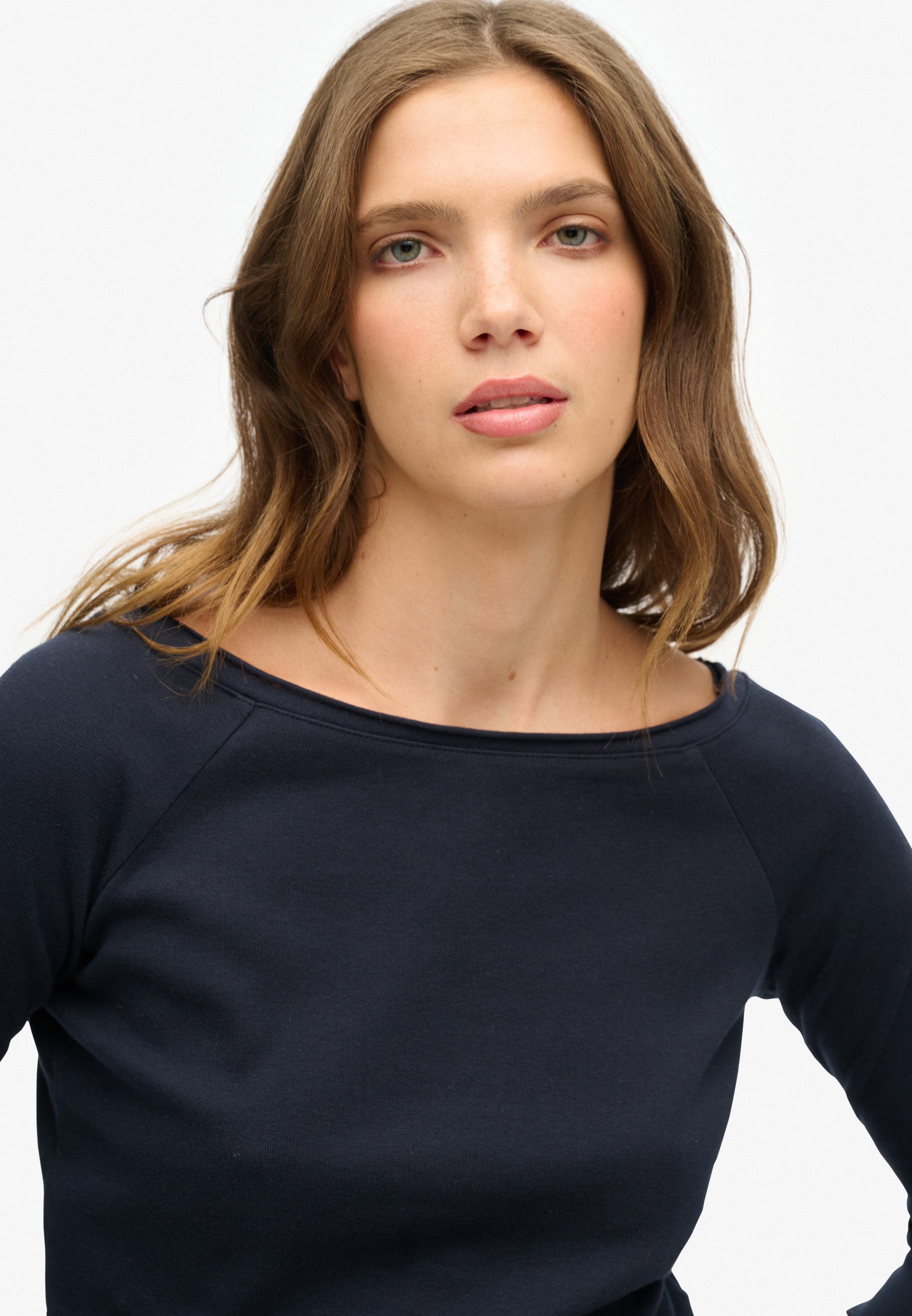 Superdry Langarmshirt BARDOT OFF SHOULDER TOP mit U-Boot Ausschnitt und Wellenkante am Bund