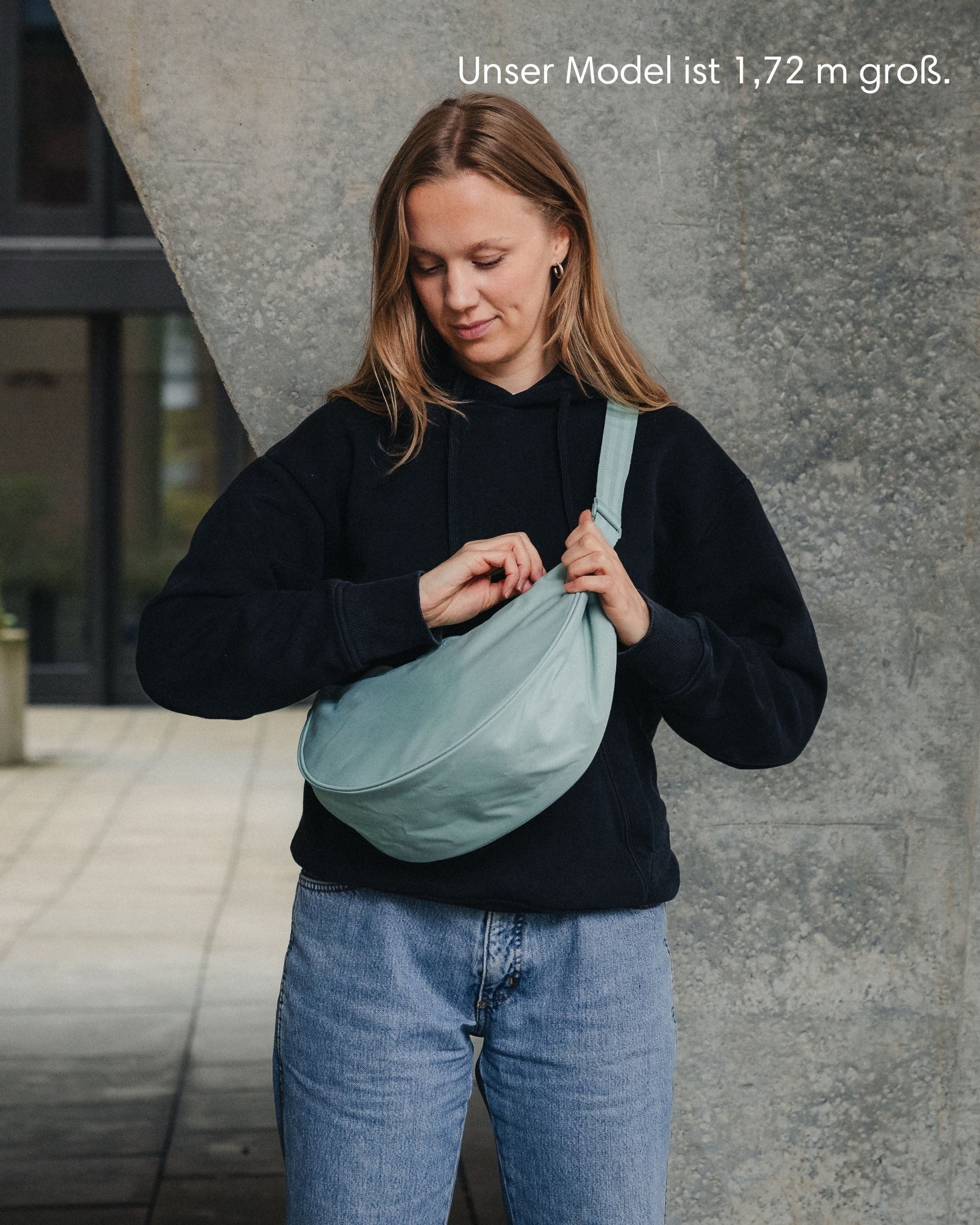 LARKSON Umhängetasche Solveig Medium Halbmondtasche für Damen und Herren, Stylische Crossbody Bag in Halbmond Form – Bild 2 von 5