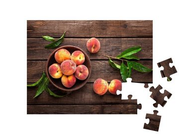 puzzleYOU Puzzle Frische saftige Pfirsiche mit Blättern, 48 Puzzleteile, puzzleYOU-Kollektionen Obst, Essen und Trinken