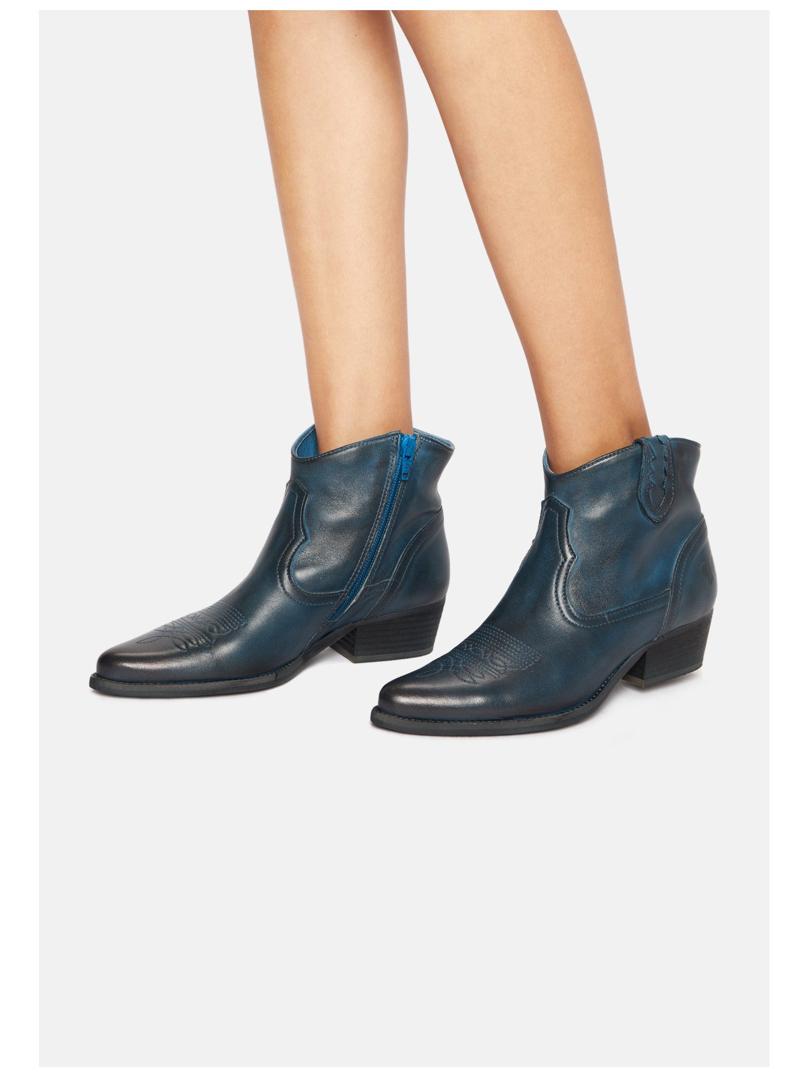 Felmini Stiefelette Leder . Cowboy Stiefelette