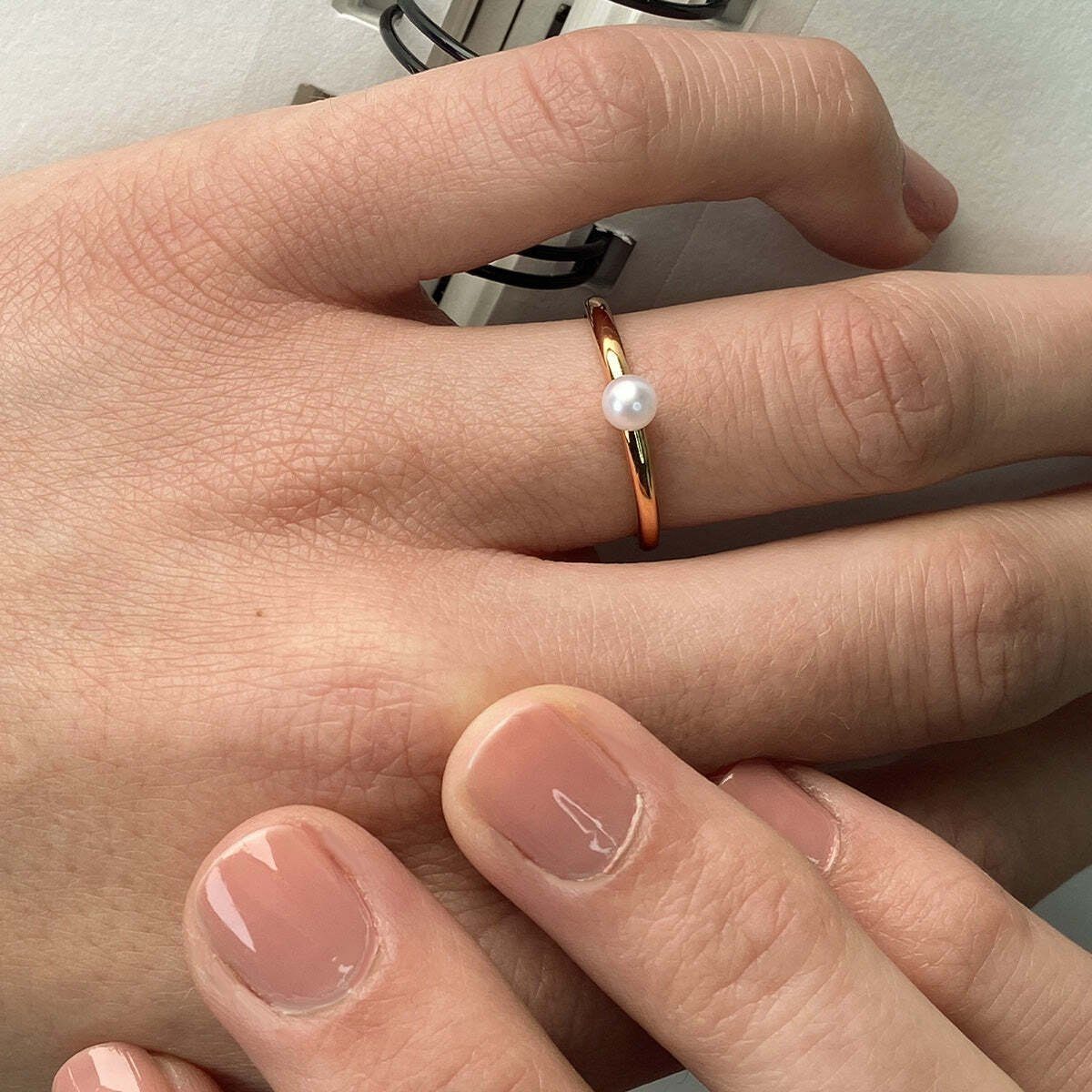 M&M Fingerring Ring mit Perle klein ... M&M Fingerring Ring mit Perle klein ...