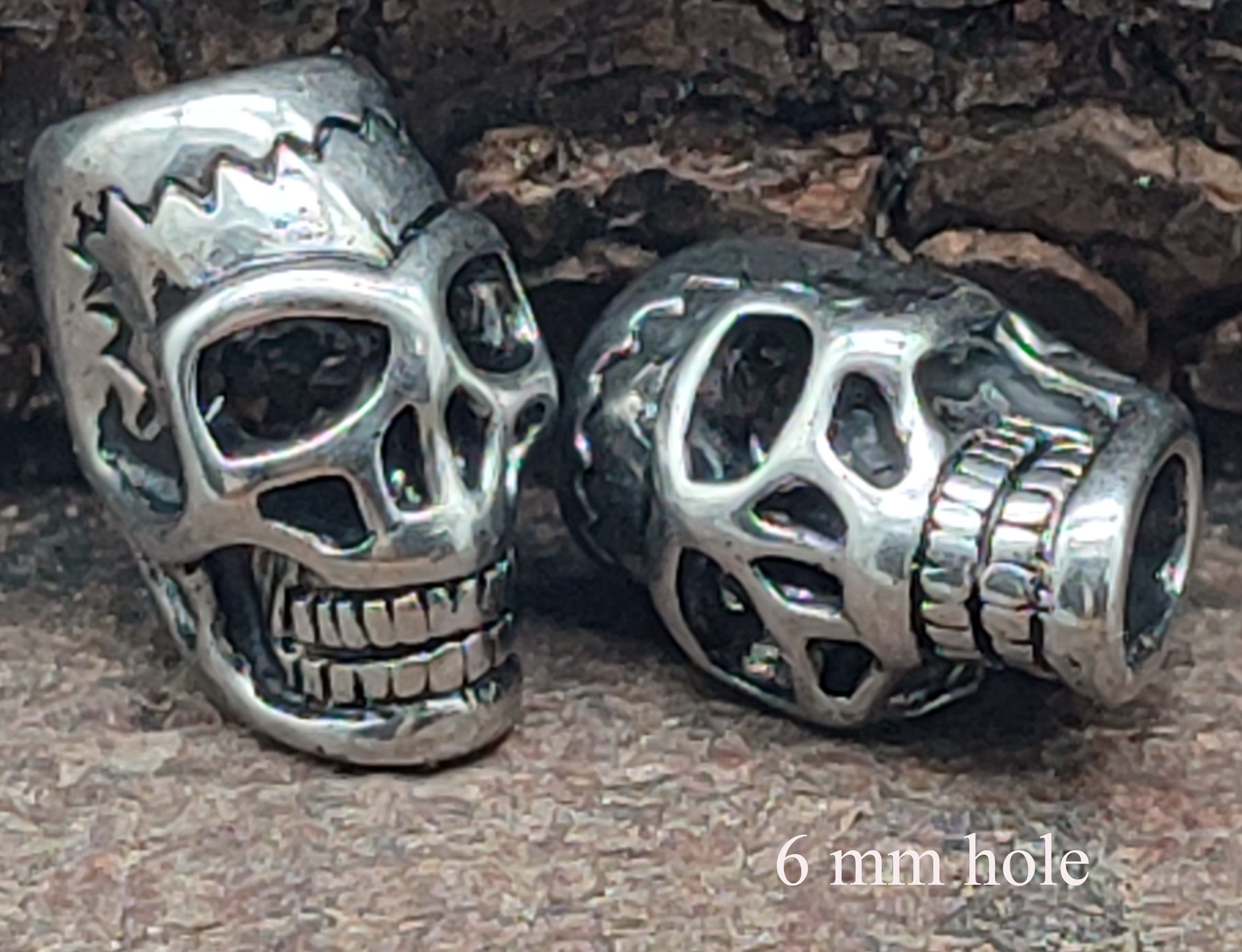 Kiss of Leather Bartbürste Bartperle Totenkopf Skull Haarperle Edelstahl Bartschmuck 6 mm