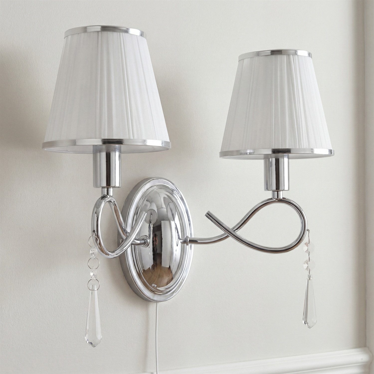 Licht-Erlebnisse Wandleuchte SIMPLICITY, ohne Leuchtmittel, Chrom Weiß E14 B:36 cm 2 flammig Stoff Glas Zugschalter