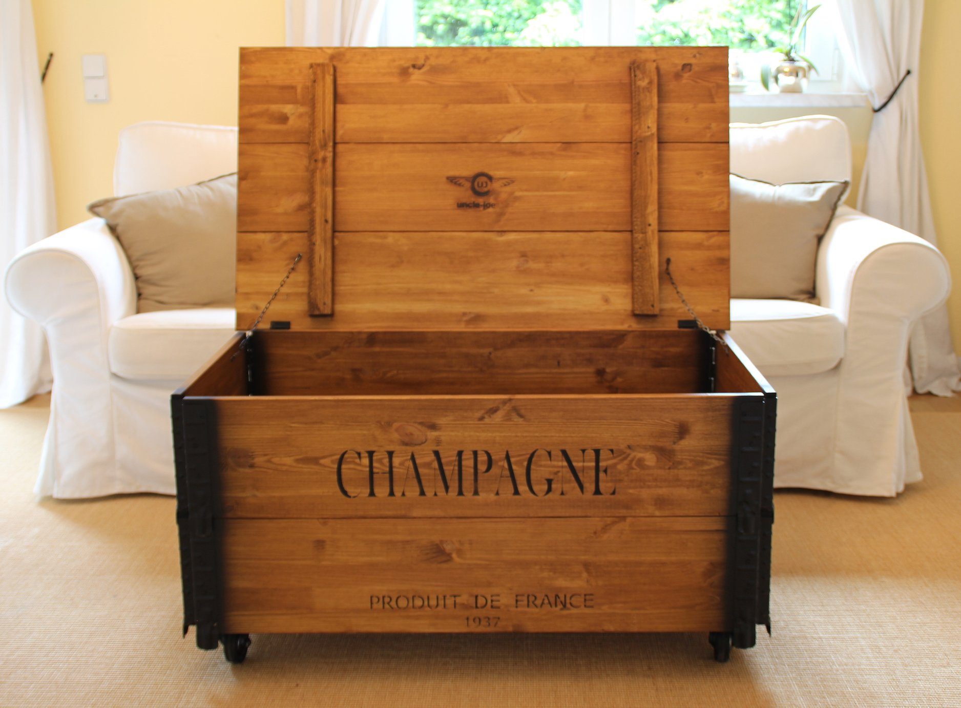 Uncle Joe´s Couchtisch XL Truhen-Design Champagne, im