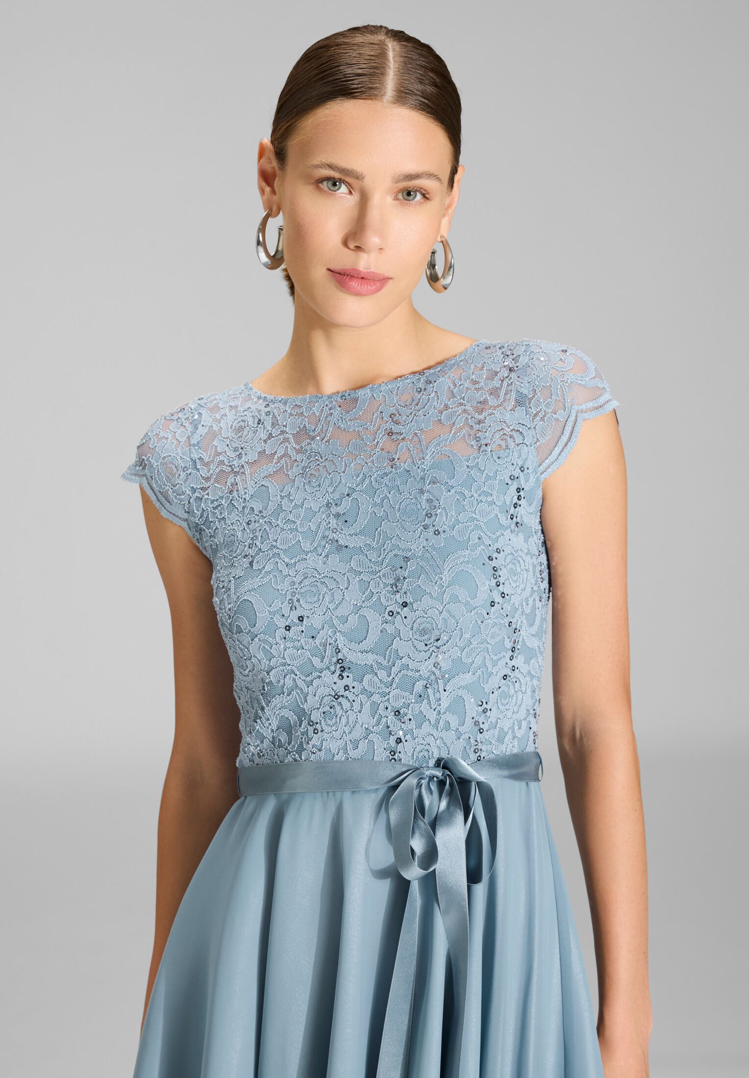 SWING Cocktailkleid Taillierte Passform mit ausgestelltem Rockteil