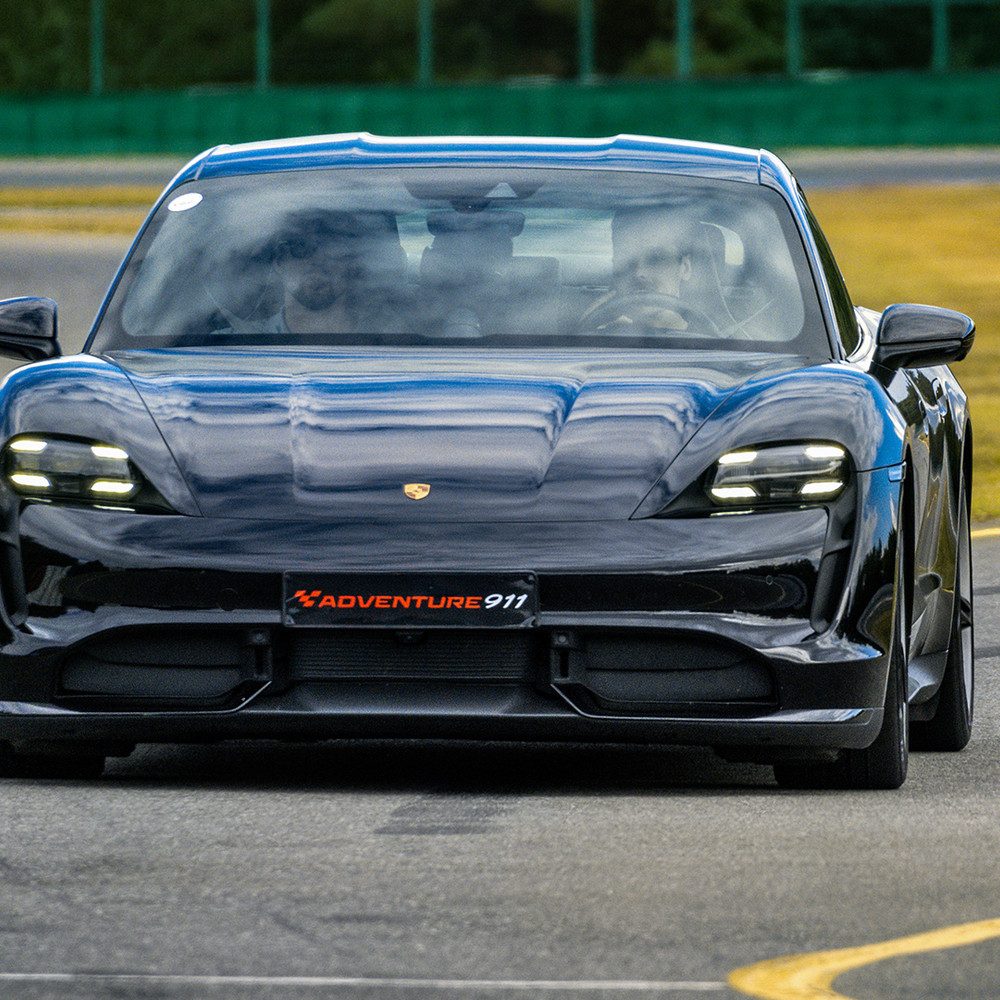mydays Erlebnisgutschein Renntaxi Ostrovacice (Porsche Taycan), Elektro-Power hautnah: Co-Pilot im Taycan!