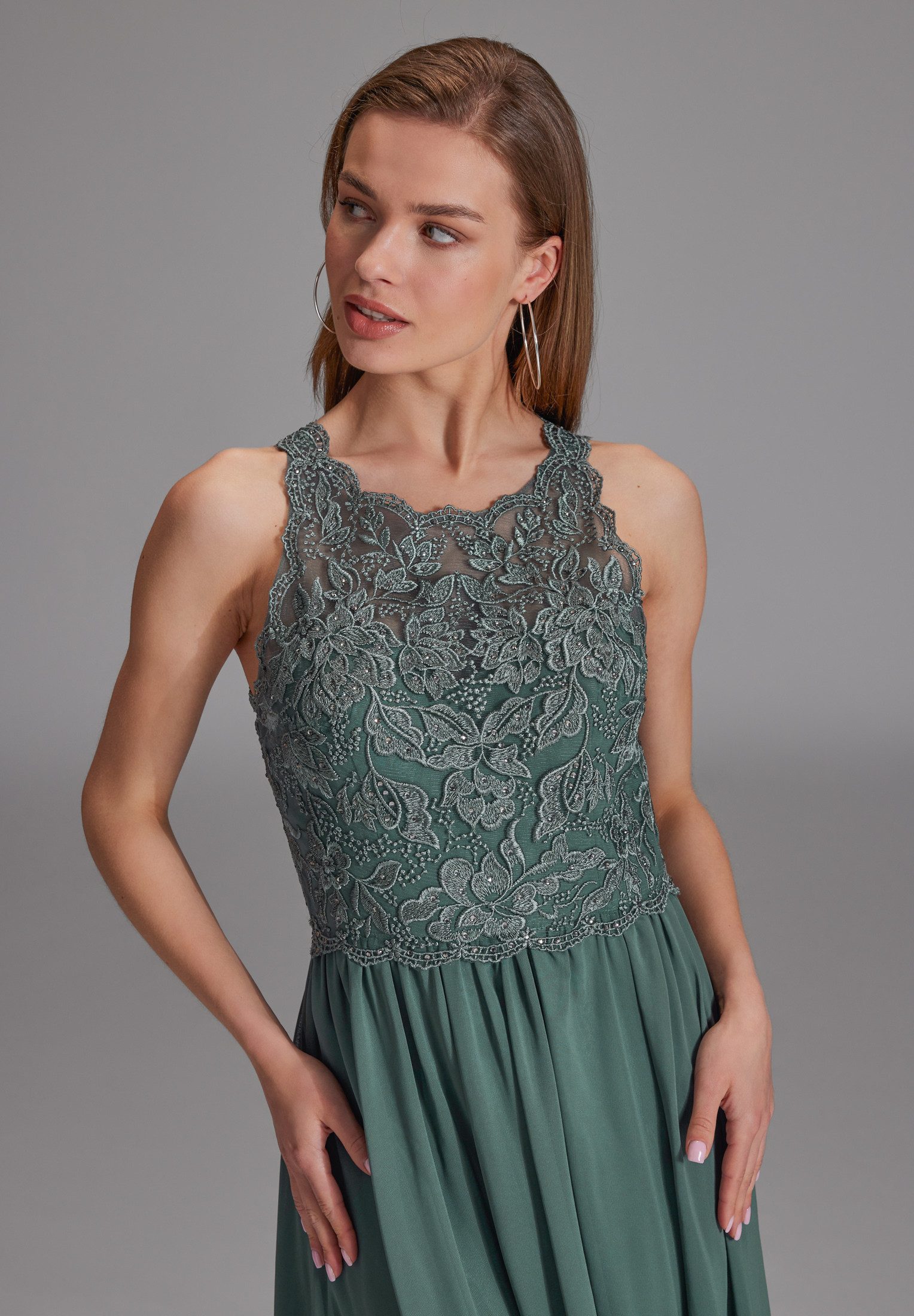 Hey Kyla Abendkleid - High-closed-Abendkleid mit floraler Spitze Taillierter Schnitt mit ausgestelltem Rockteil