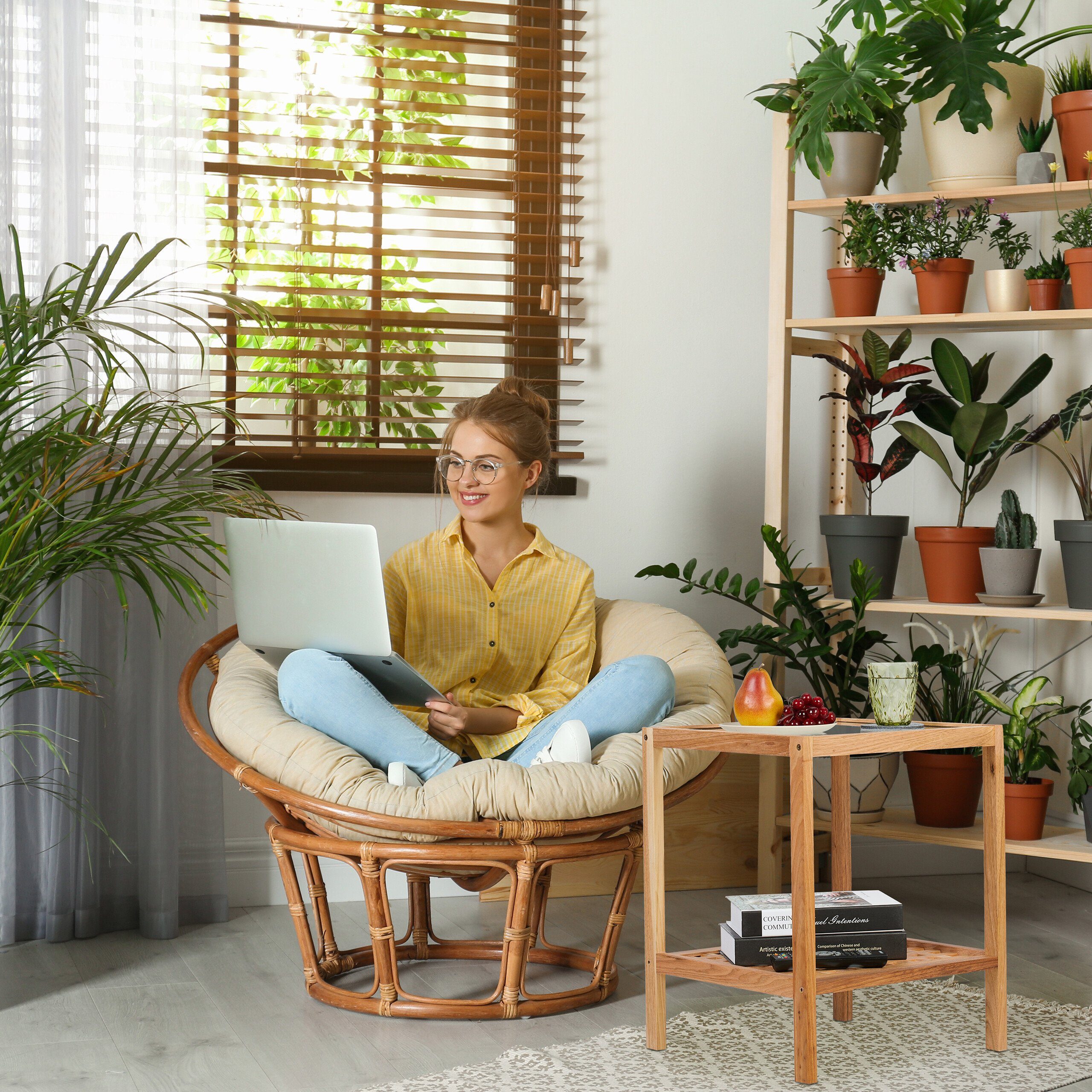 relaxdays Beistelltisch mit Glasablage Walnussholz