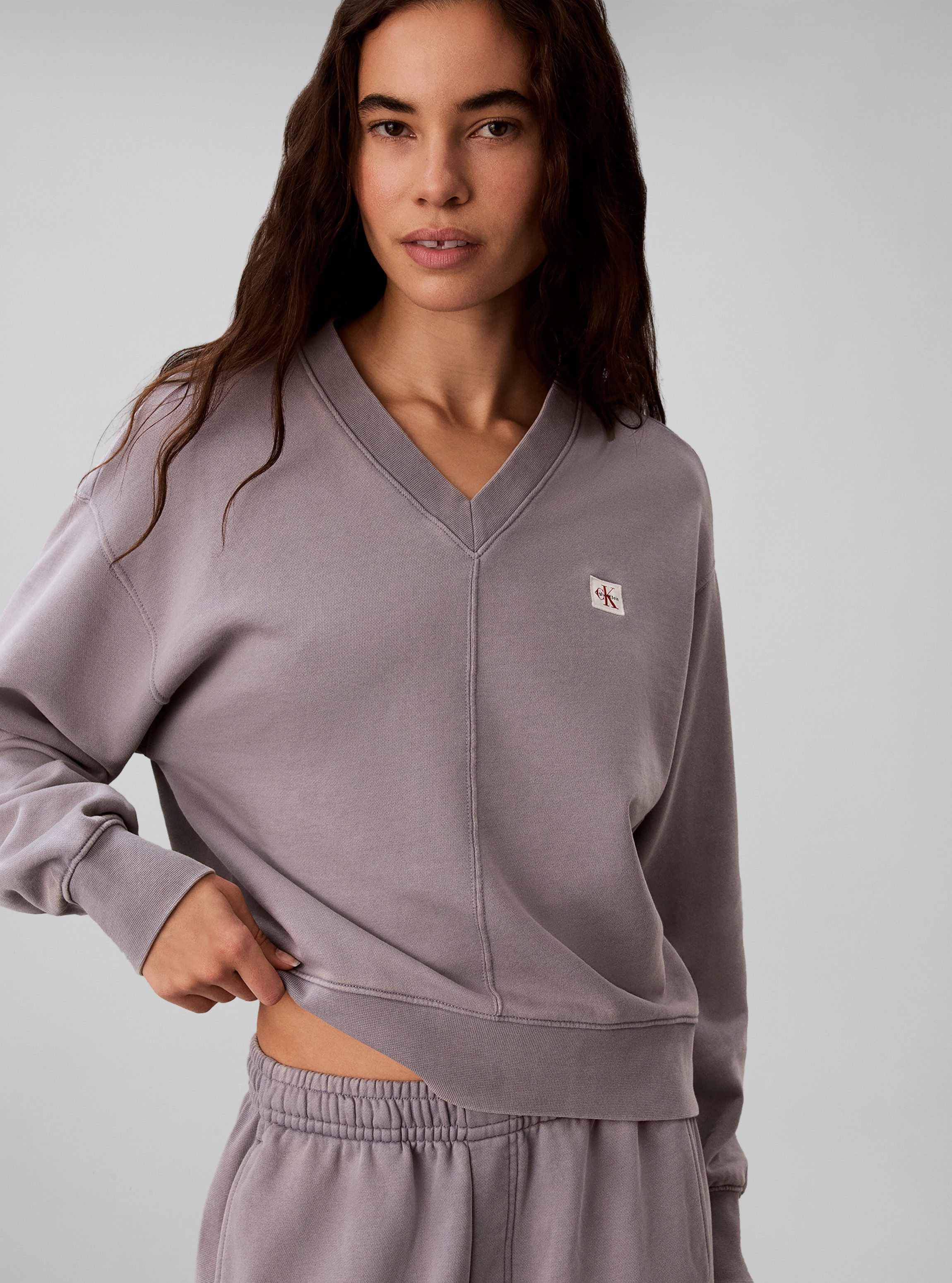 Calvin Klein Jeans Sweatshirt WOVEN LABEL TERRY V-NECK Regular fit mit V-Ausschnitt