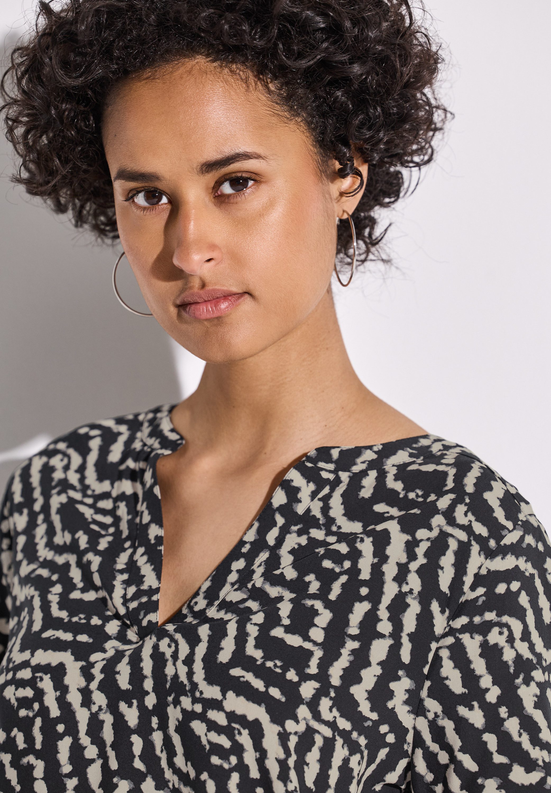 STREET ONE Kurzarmbluse mit grafischem Muster