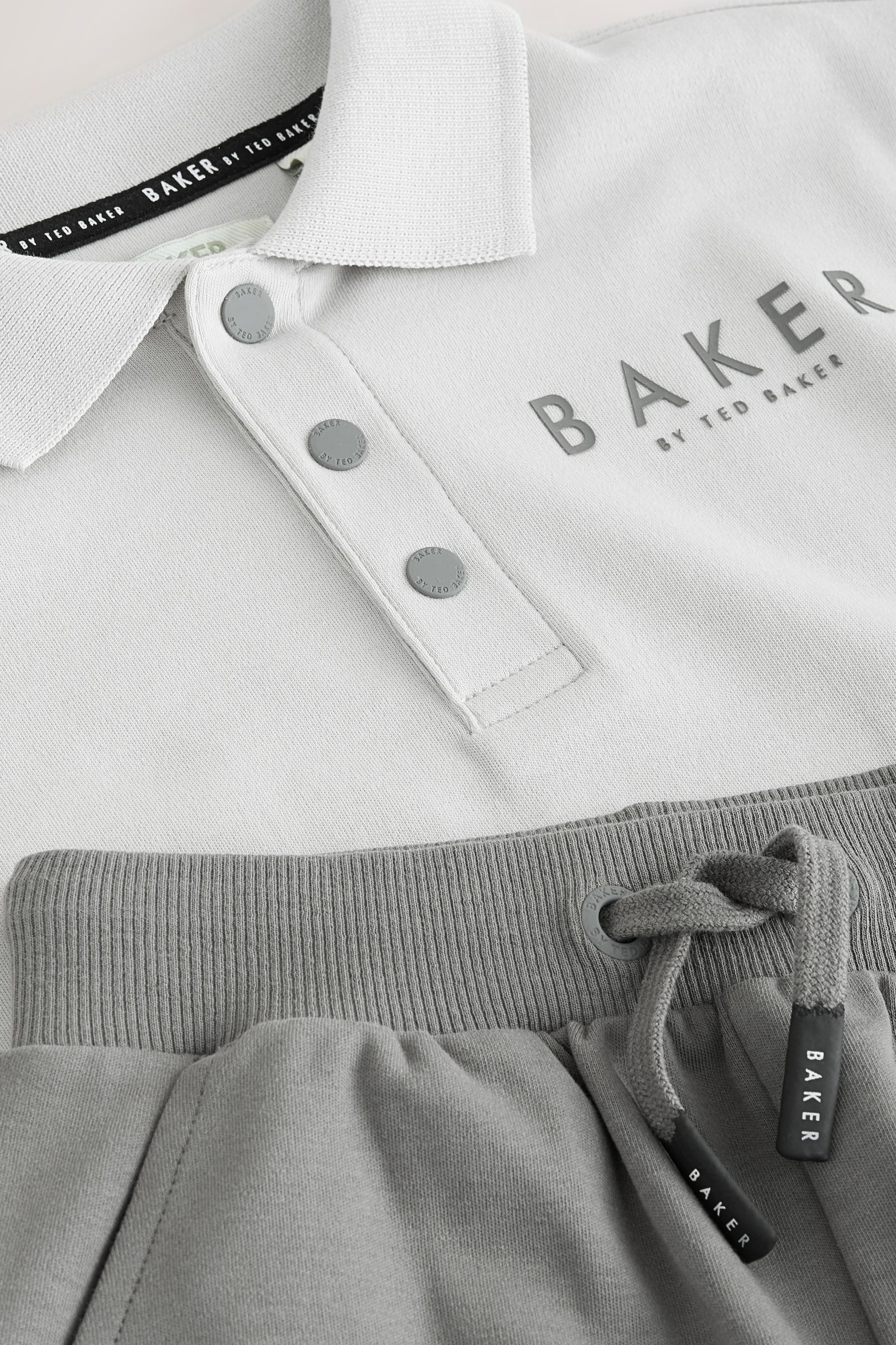 Baker by Ted Baker Shirt & Shorts Baker by Ted Baker Oversize-Poloshirt und Shorts (2-tlg)