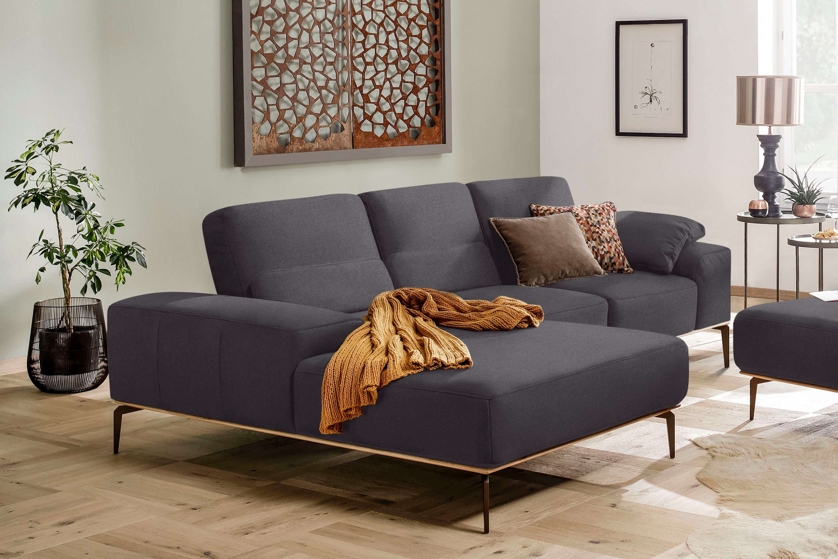 W.SCHILLIG Ecksofa run, Designsofa mit tollem Sitzkomfort, bequem, L-Form, mit Holzsockel, Füße in Bronze pulverbeschichtet, Breite 279 cm