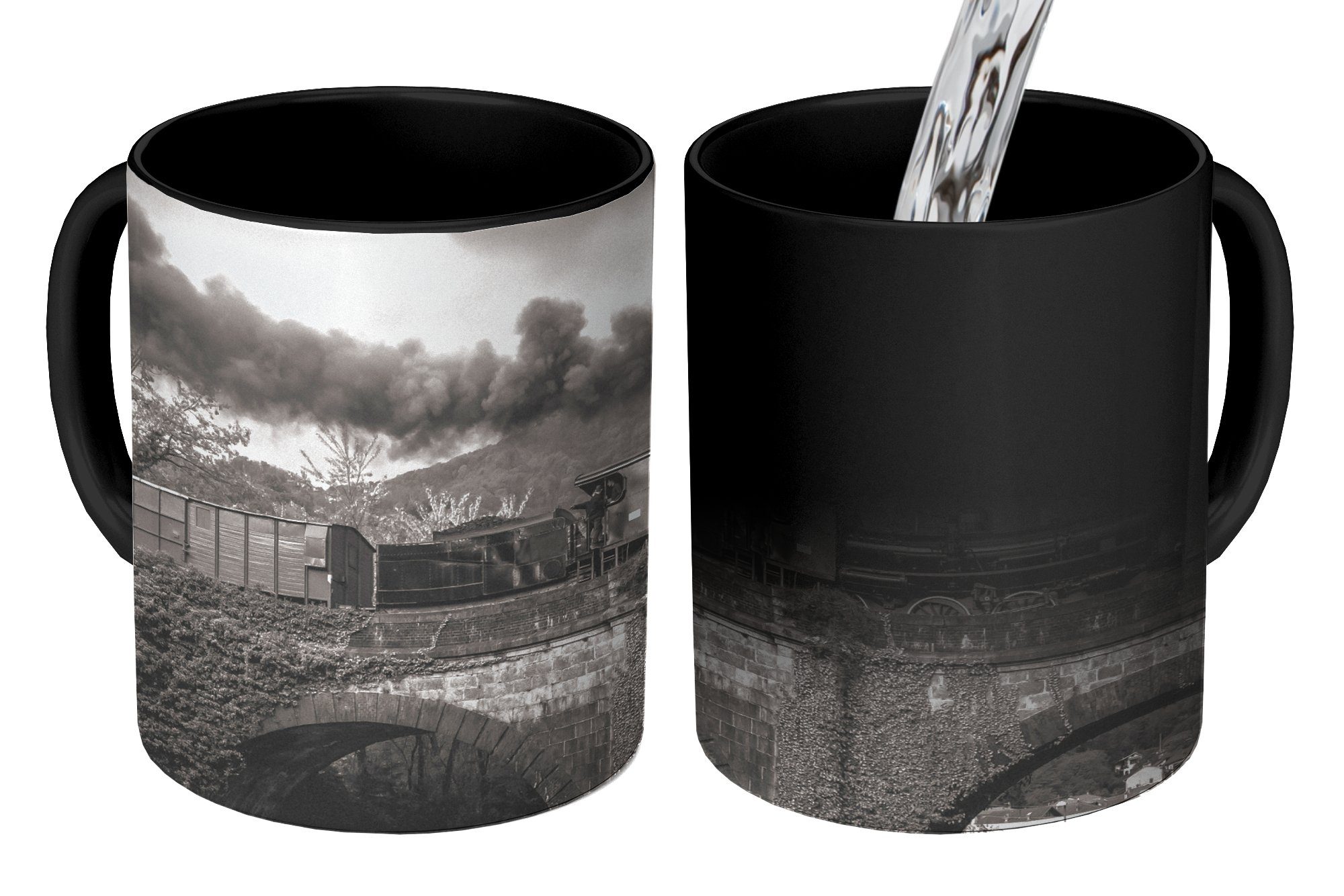 MuchoWow Tasse Schwarz-weiße Illustration einer Dampflokomotive, Keramik, Farbwechsel, Kaffeetassen, Teetasse, Zaubertasse, Geschenk