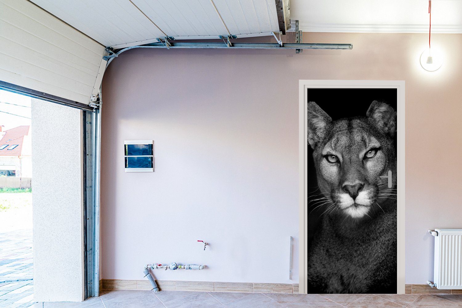 Türaufkleber, auf Hintergrund, schwarzem St), bedruckt, eines Porträtfoto für Fototapete Tür, Türtapete Pumas MuchoWow 75x205 (1 Matt, cm