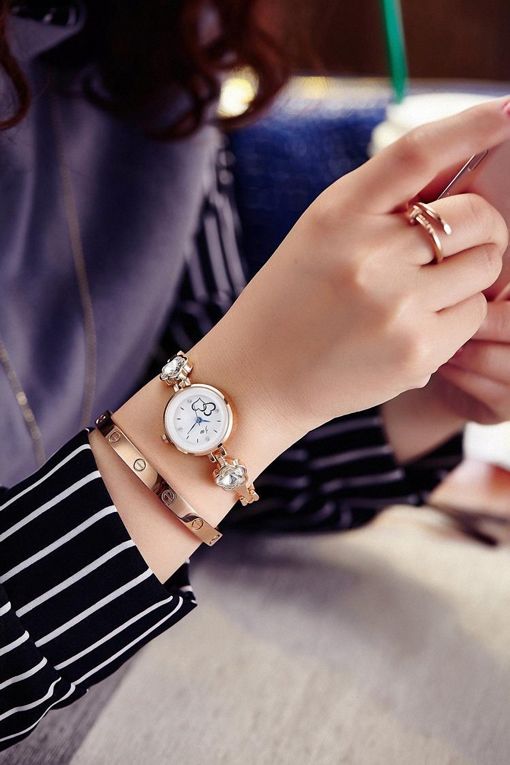 Taffstyle Quarzuhr Damen Armbanduhr Damen Mädchen Uhr Herzen und Kristall Kleeblatt, (Mädchen Uhr Damen Fashion Armbanduhr mit Herzen und Kleeblatt Kristallen)