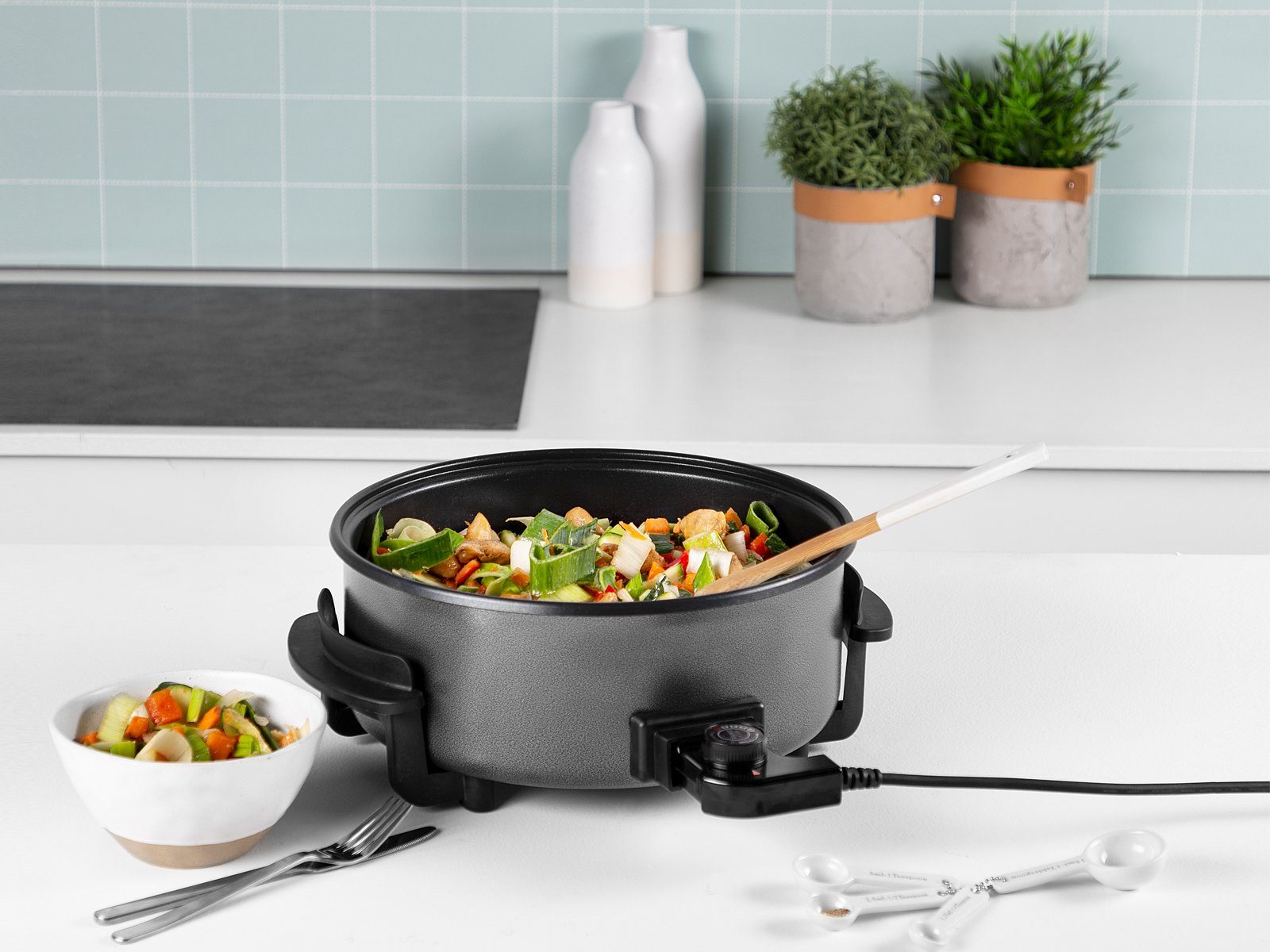 Tristar Elektrische Multipfanne, 1500 W, Elektropfanne mit Glasdeckel & Thermostat Multikocher Party-Pfanne