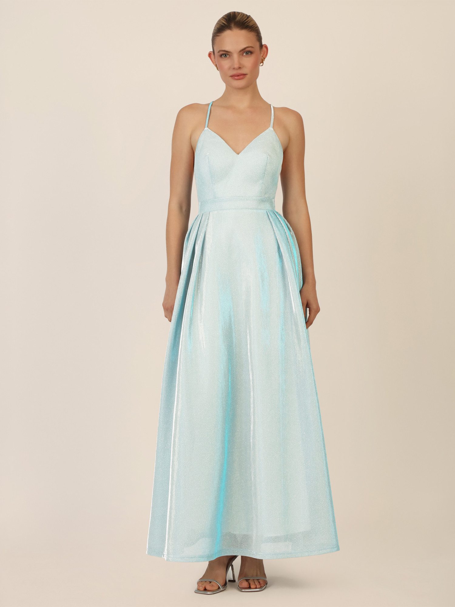 Apart Abendkleid aus einer metallic silber-hellblau schimmernden Jerseyware günstig online kaufen