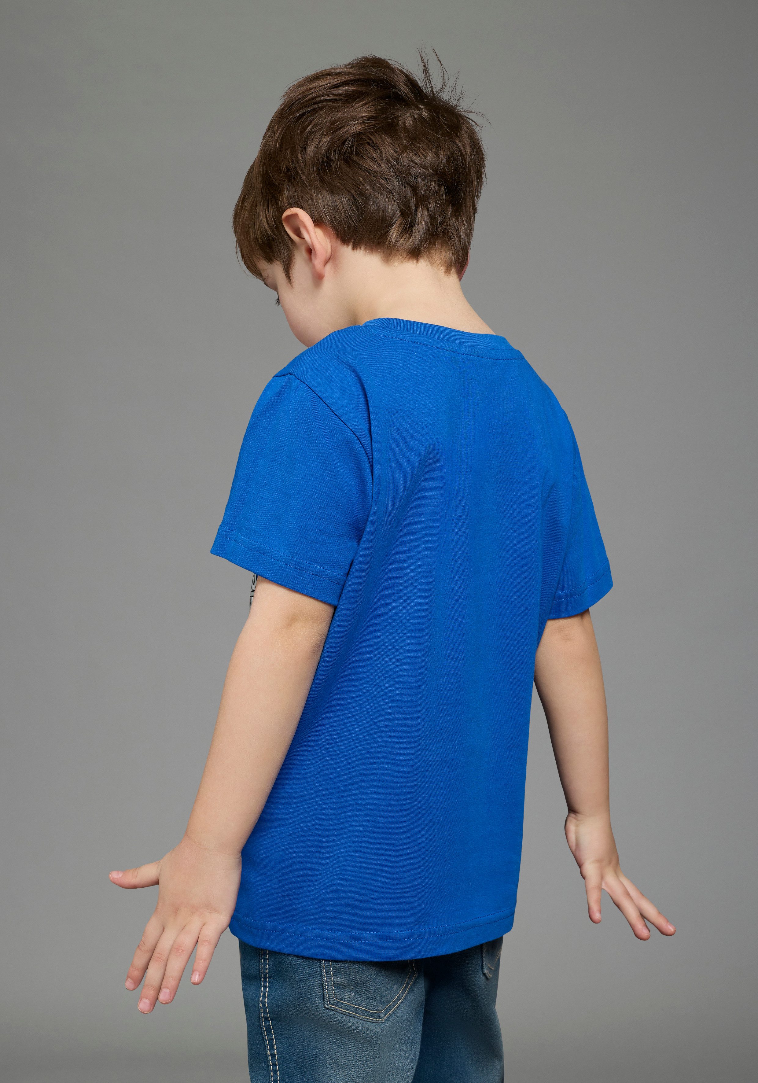 KIDSWORLD T-Shirt T-Shirt mit Feuerwehr Folienprint für Jungen, Kurzarm, mit Glitterdruck, Basic Passform. € 14,99, (€ 14,99 pro 1 Stk).