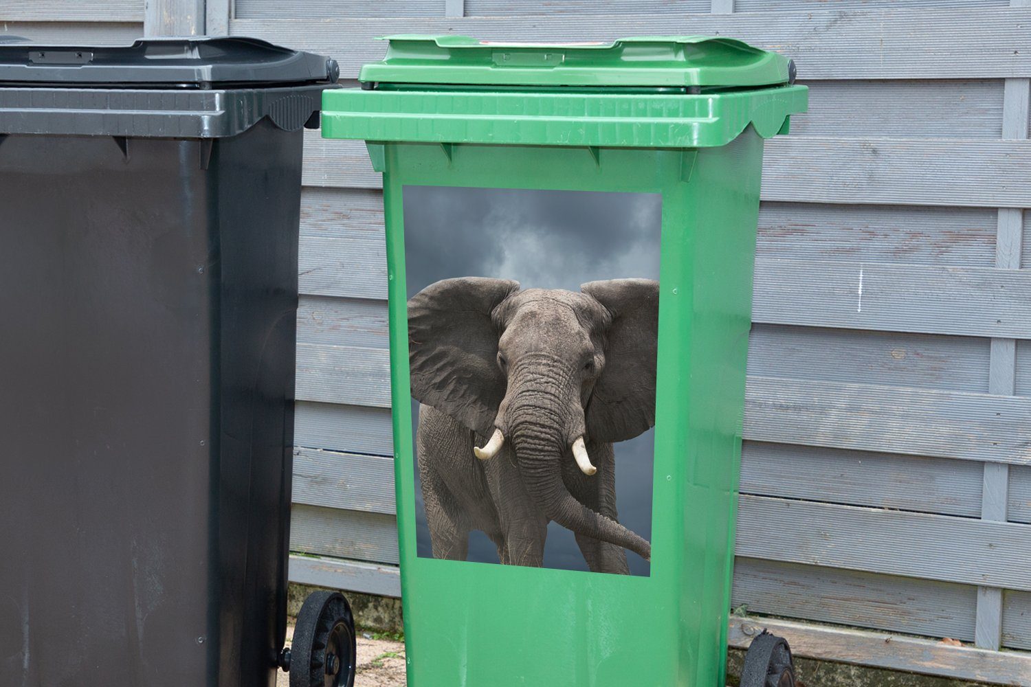 Wolken Wandsticker Sticker, - - - MuchoWow Natur Abfalbehälter Tiere Mülltonne, Container, Mülleimer-aufkleber, (1 St), Elefant