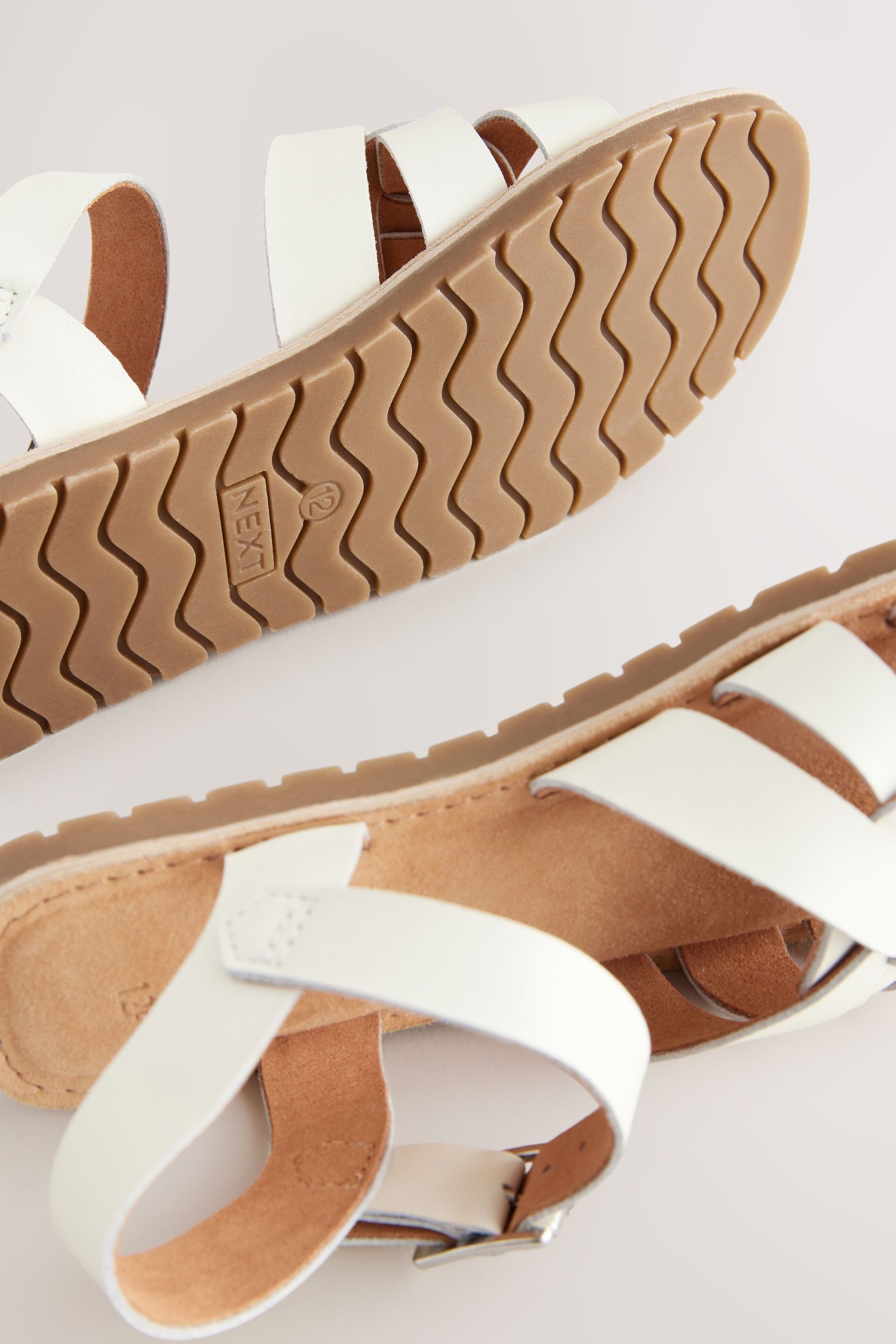 Next Sandalen aus gewebtem Leder Sandale (1-tlg)