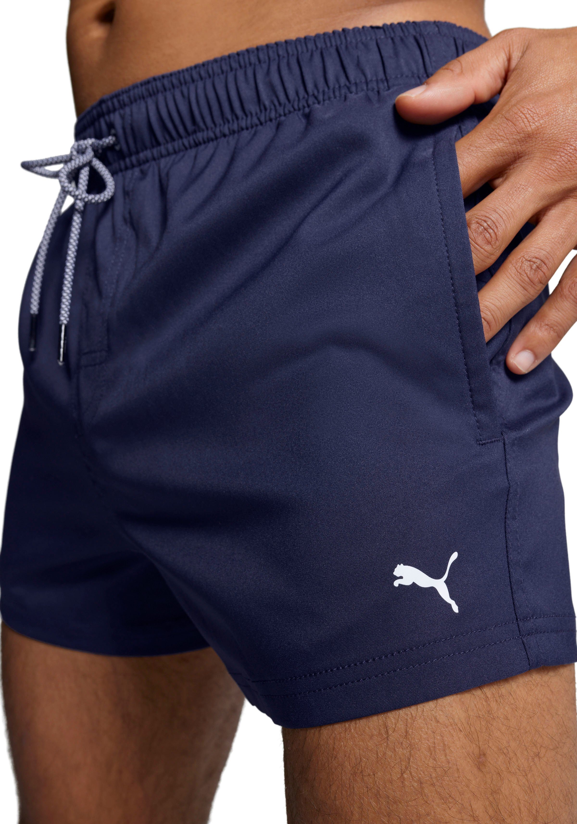 PUMA Badeshorts PUMA SWIM MEN SHORT LENGTH SWIM SHORTS mit seitlichen Eingriff-Taschen, Gesäßtasche mit Klettverschluss