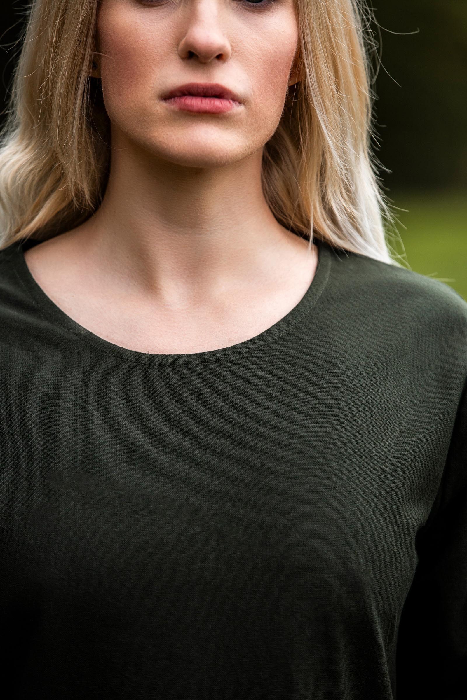 Leonardo Carbone Wikinger-Kostüm Kleid "Alvilda" mit Rundhalsausschnitt, vertikale Ziernähte, hochwertige Baumwolle