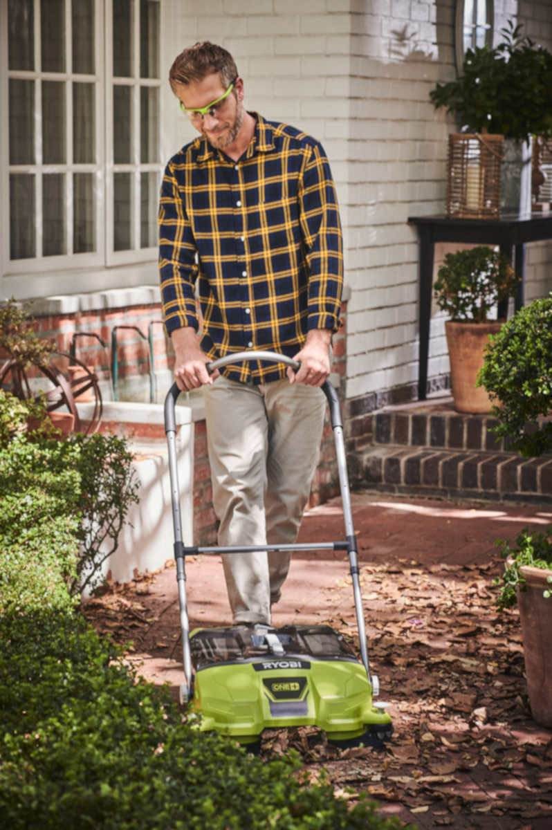 RYOBI Handkehrmaschine Akku-Kehrmaschine ONE+ 18 V, 53 cm Kehrbreite, Kehrbesen ohne Akku, R1, (Größe individuell einstellbar), Höhenverstellbarer Lenker und praktischer Tragegriff