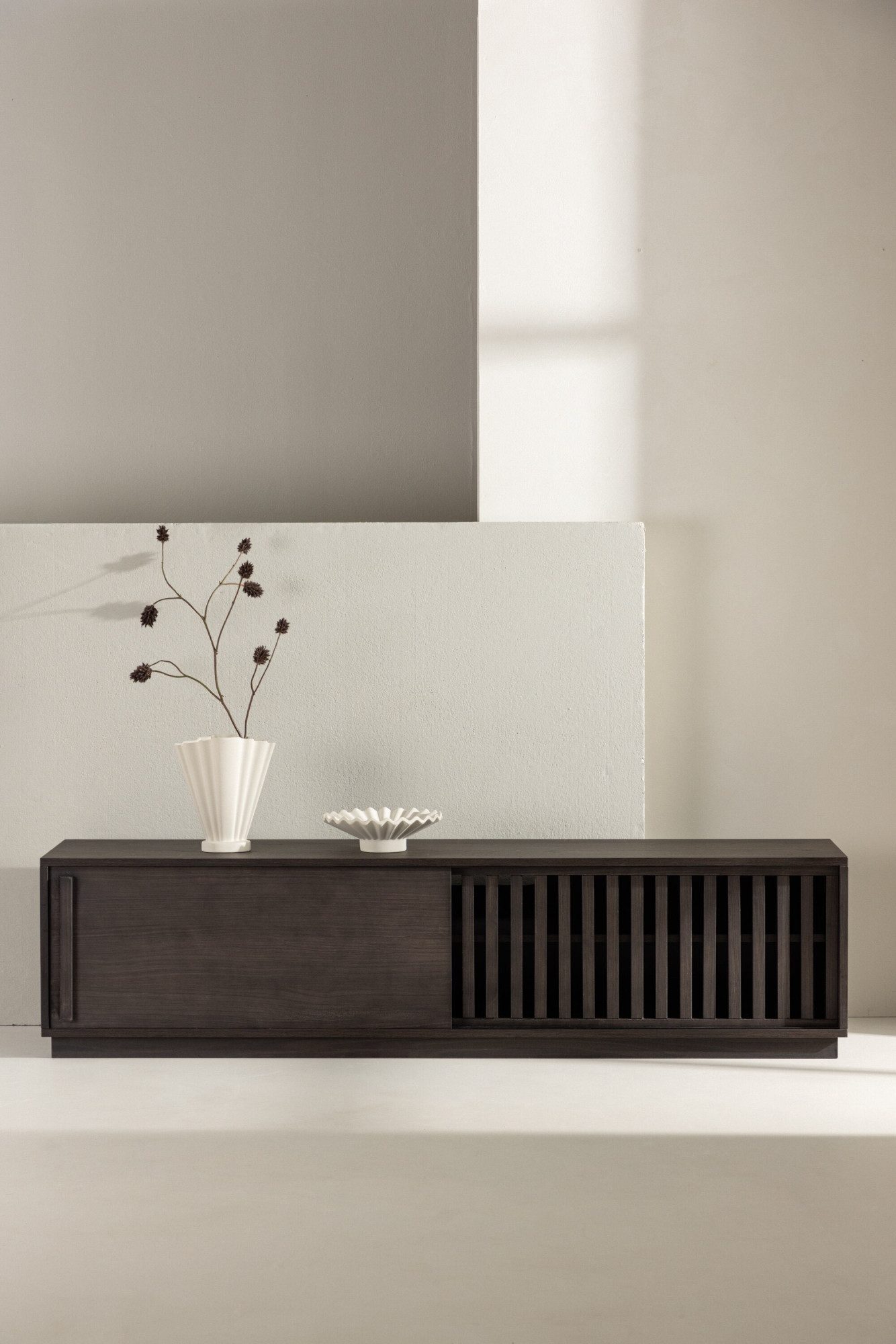 Venture Home TV-Bank Lugo, TV-Bank, Skandinavisch, Breite 180 cm, TV-Möbel, Lackierung, dunkel, wohnlich, stilvoll, einladend