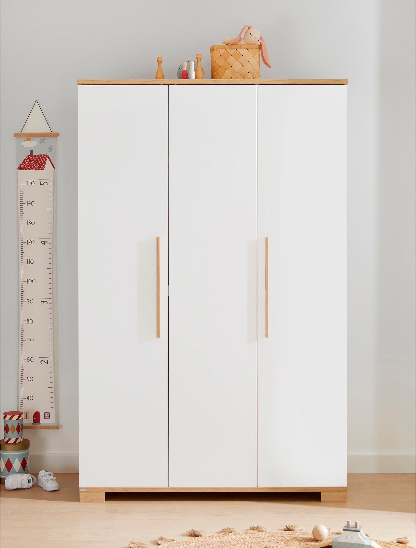PAIDI Kleiderschrank YOLANDA in Weiß mit Eiche-Dekor, 3 Türen mit Soft-Close inkl. Kleiderstangen und Einlegeböden, Massivholz-Griffe