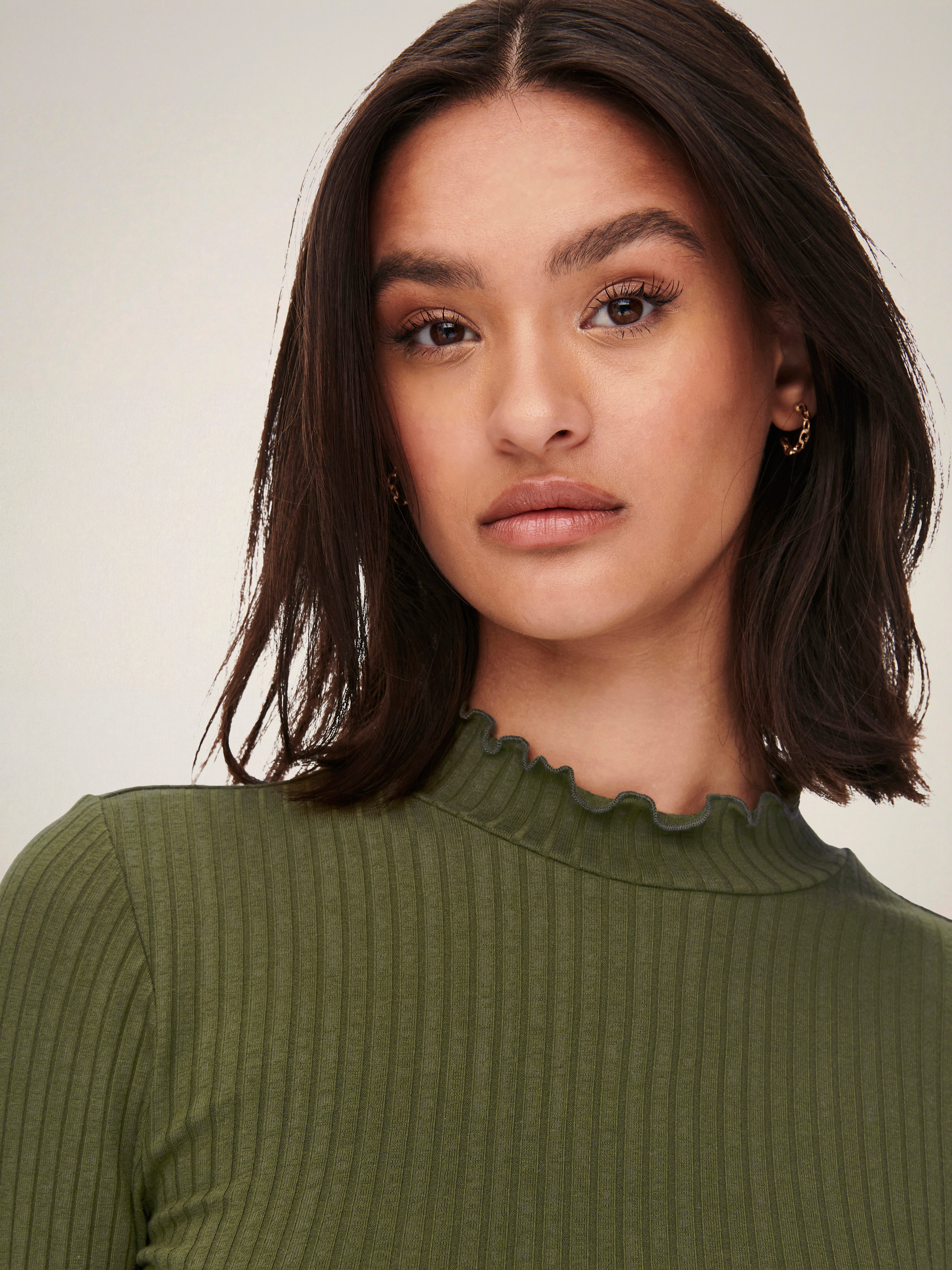 JDY Langarmbluse JDYFRANSISKA L/S HIGHNECK TOP JRS NOOS Viskosemischung, slim fit