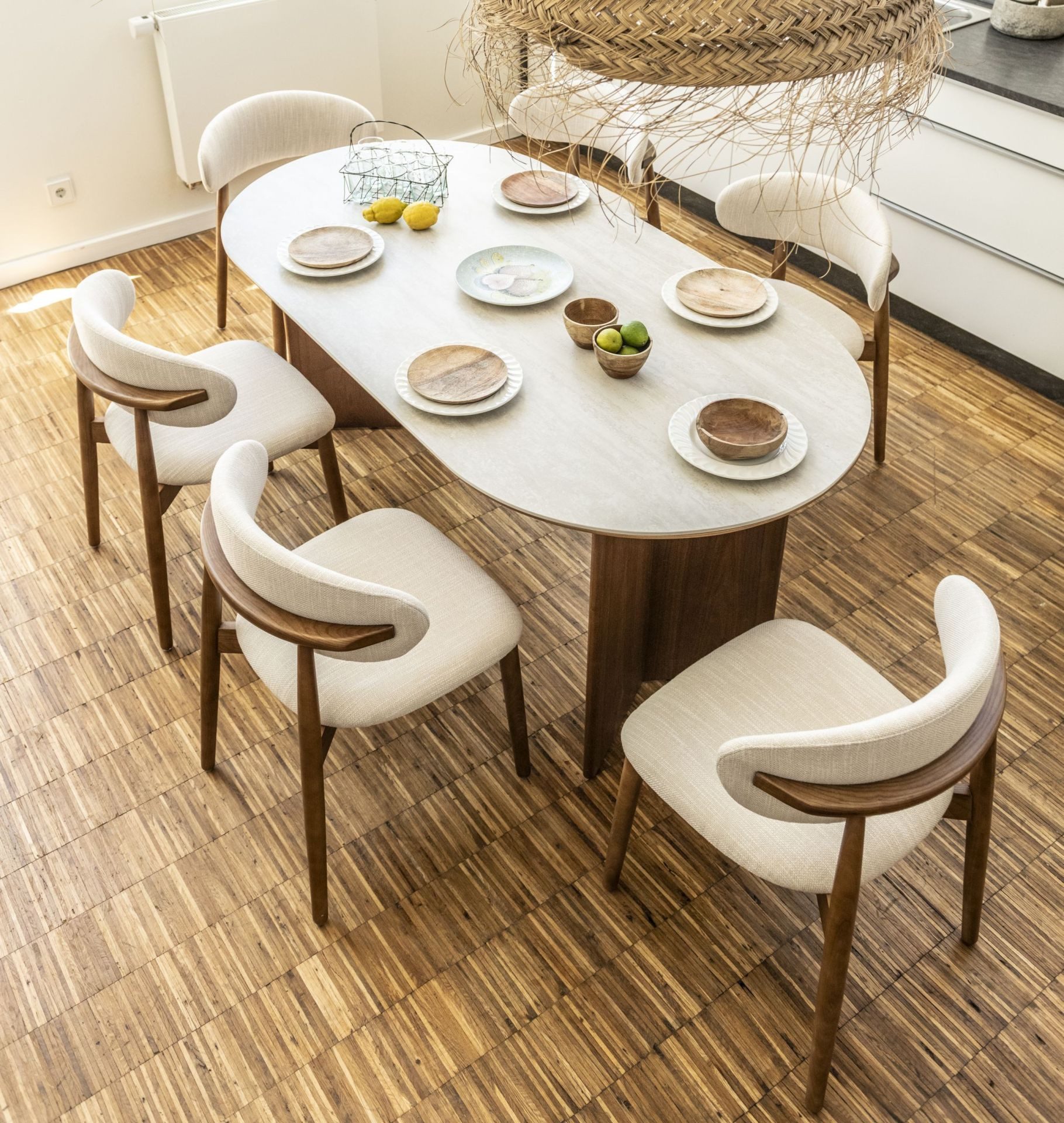 Vintagehaus Essgruppe Travertin Tisch Tivoli + Esszimmerstühle Linea – Bild 2 von 5
