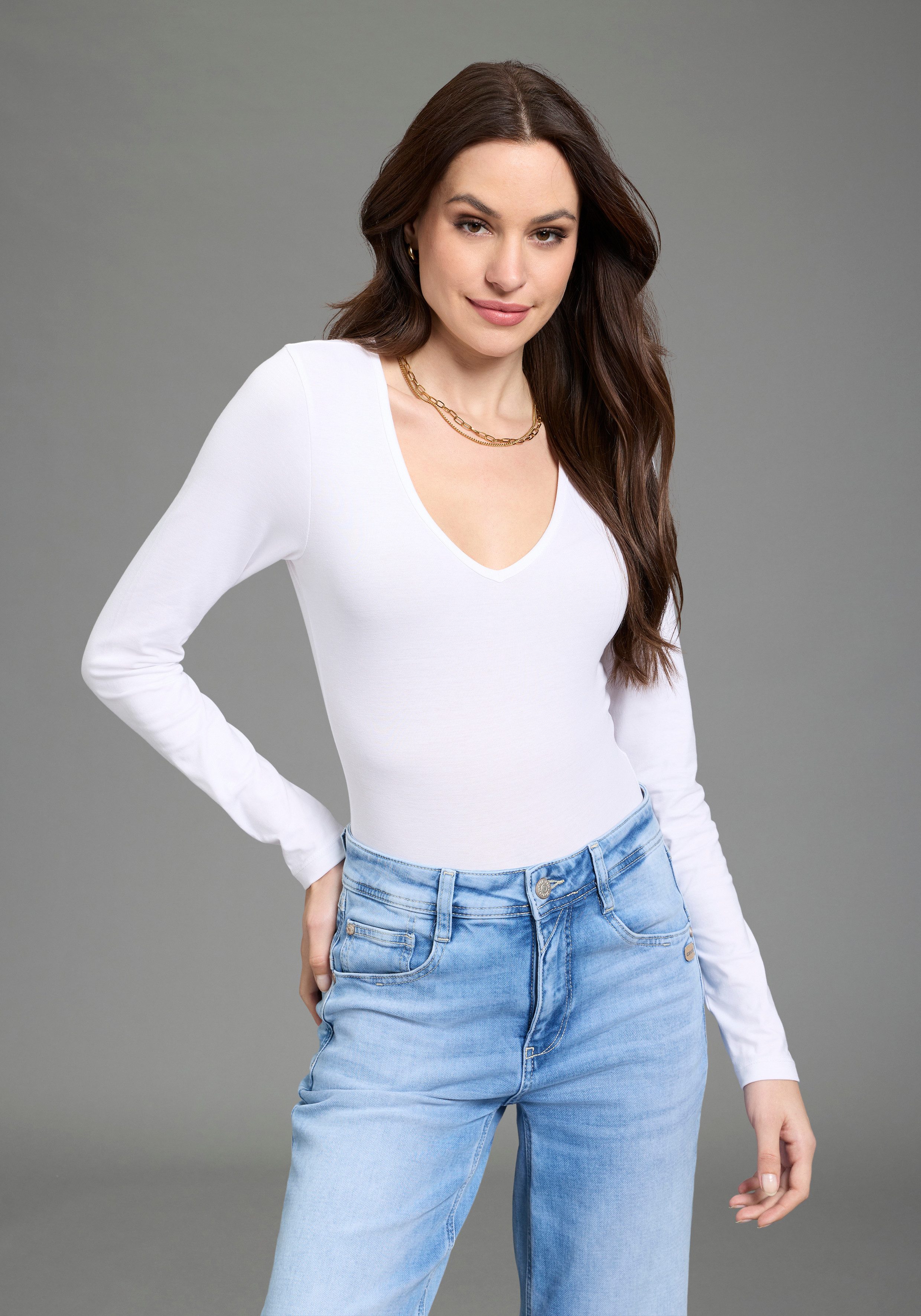 Laura Scott Langarmbody V-Ausschnitt, figurbetonte Passform, Basic Design. € 17,99, (€ 17,99 pro 1 Stk).