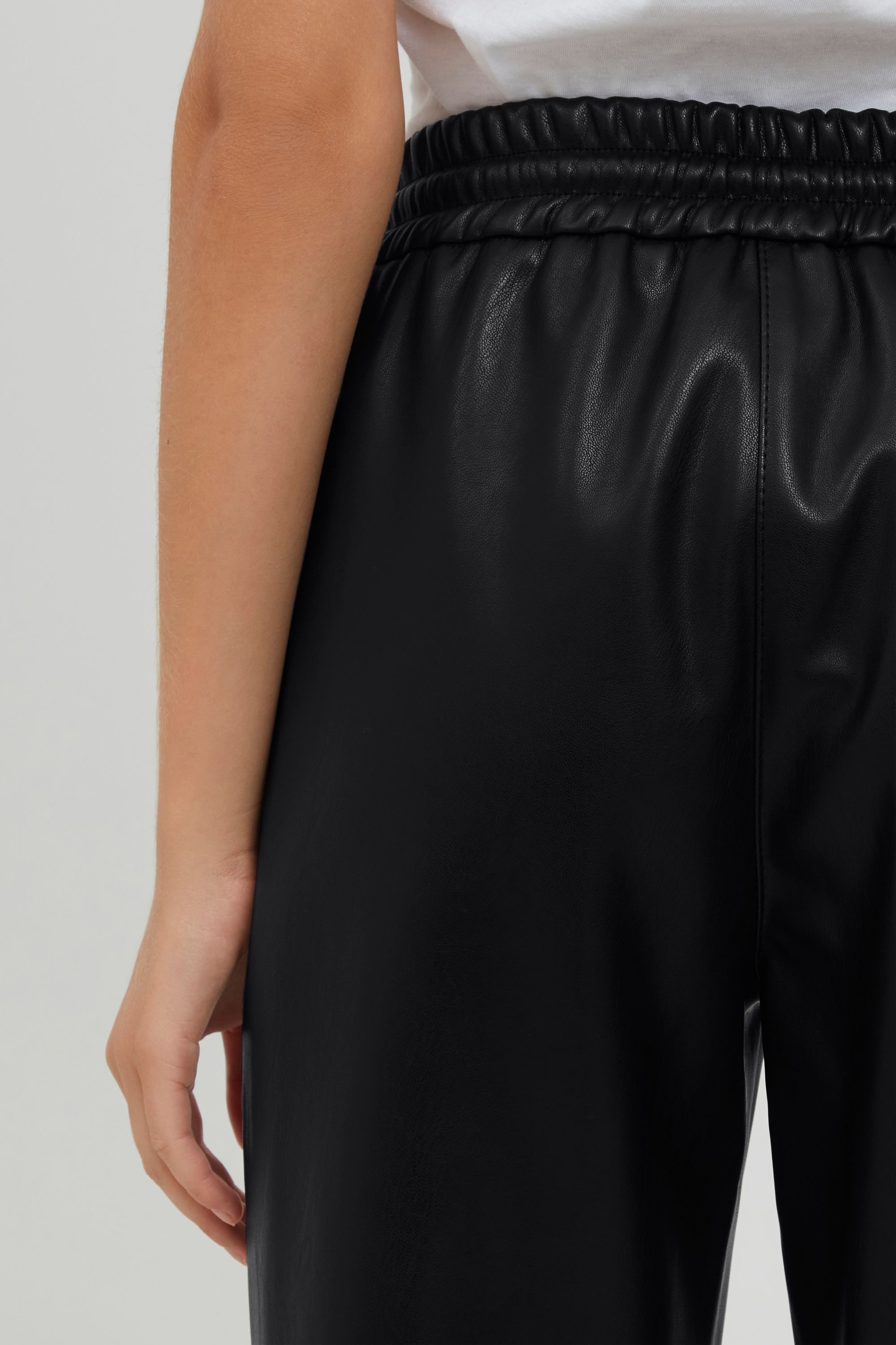 OXMO Jogginghose OXPaulia Damen Kunstleder Hose /Joggpants