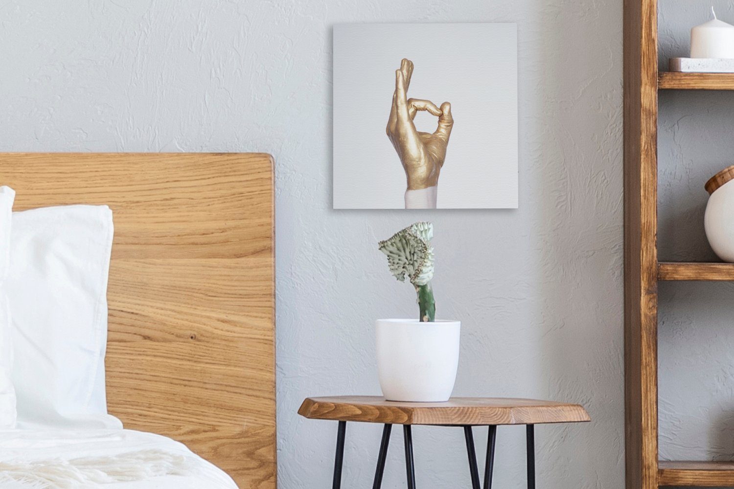 OneMillionCanvasses® Leinwandbild Körperkunst auf einer Bilder einem Wohnzimmer (1 Symbol, St), für Leinwand Schlafzimmer Hand mit