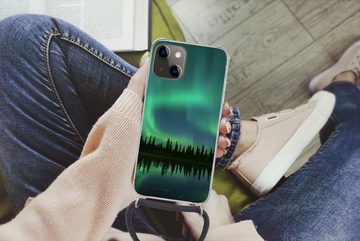 MuchoWow Handyhülle Nordlicht - Bäume - Wasser - Alaska, Handyhülle Telefonhülle Apple iPhone 13